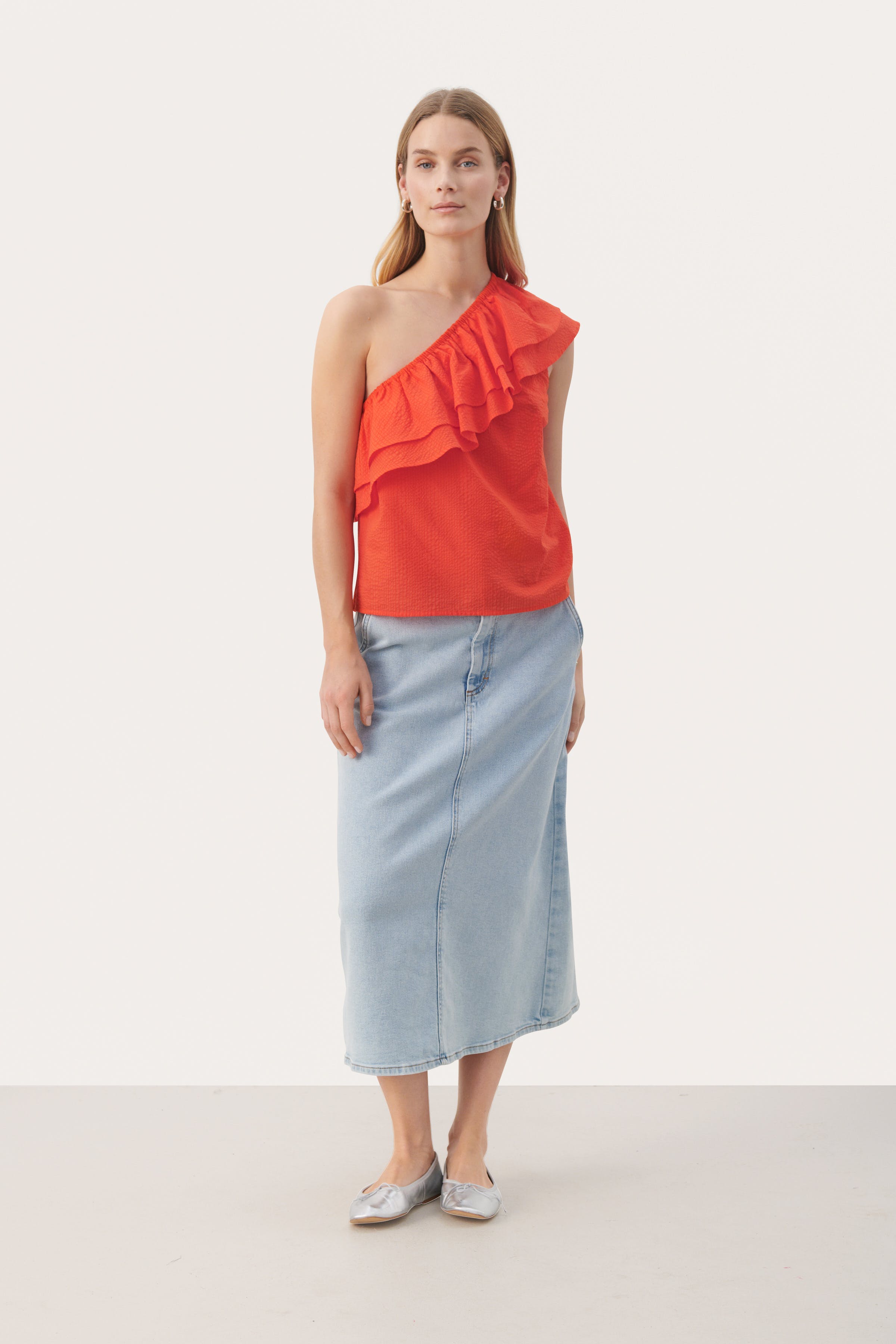 GinniePW One-shoulder topp LOOKBOOK FRONT 30308623-171562