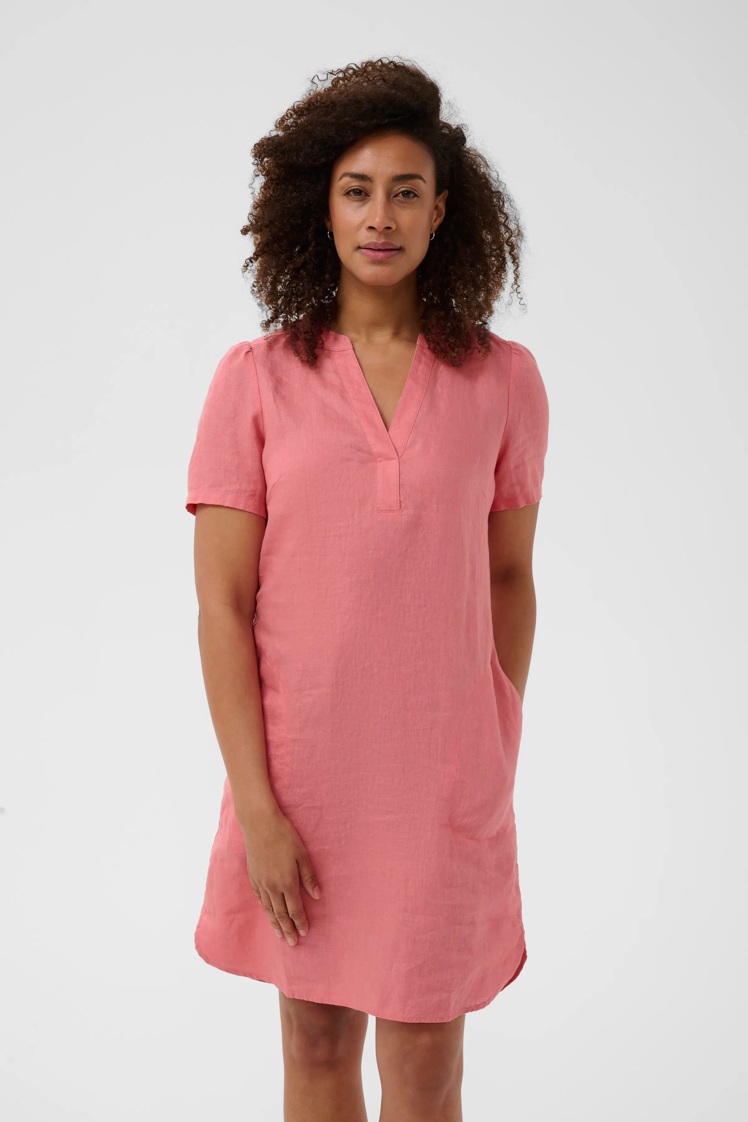 AminasePW Linneklänning LOOKBOOK FRONT 30306783-161626