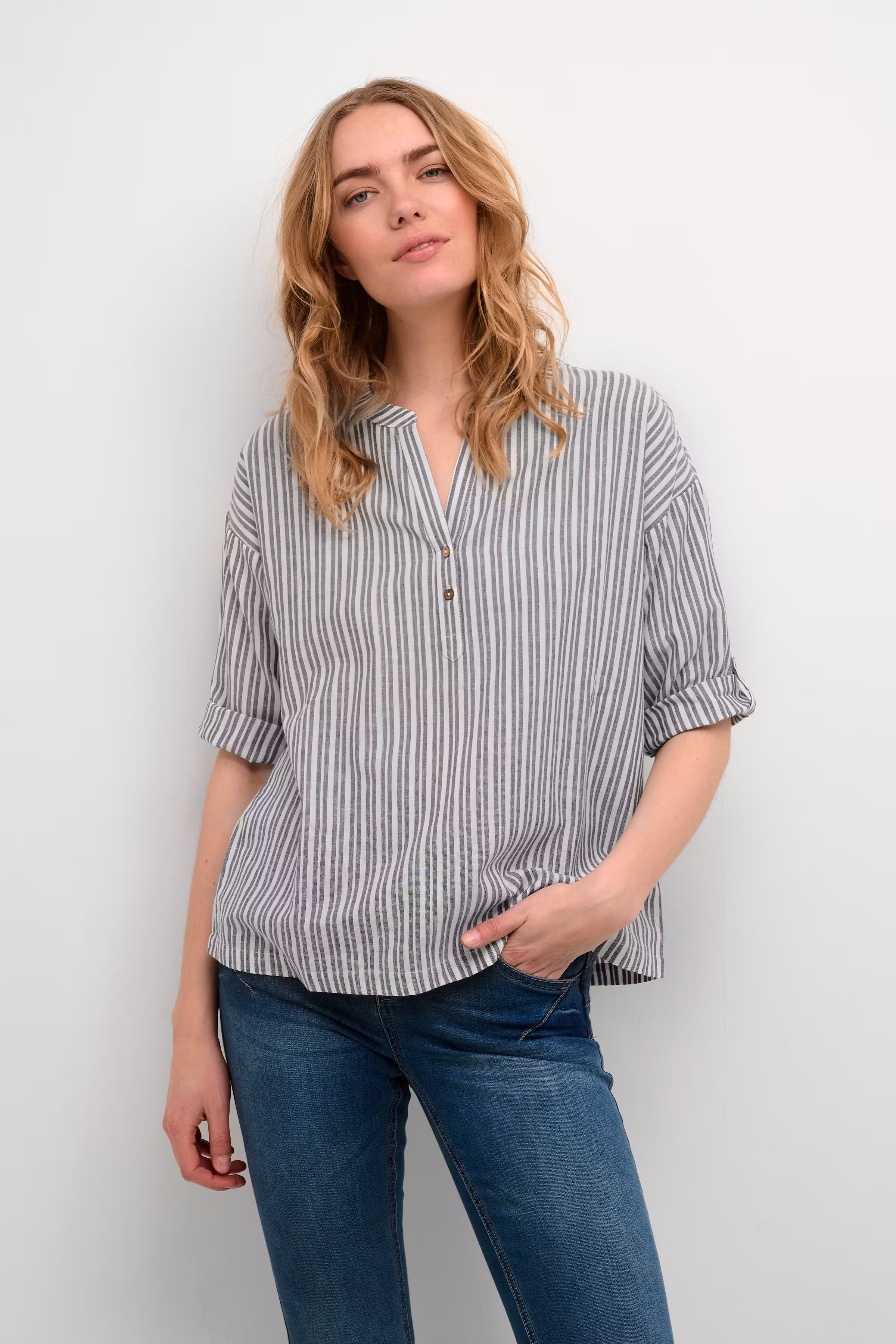 CRAnja Bluse LOOKBOOK FRONT 10611289-104706