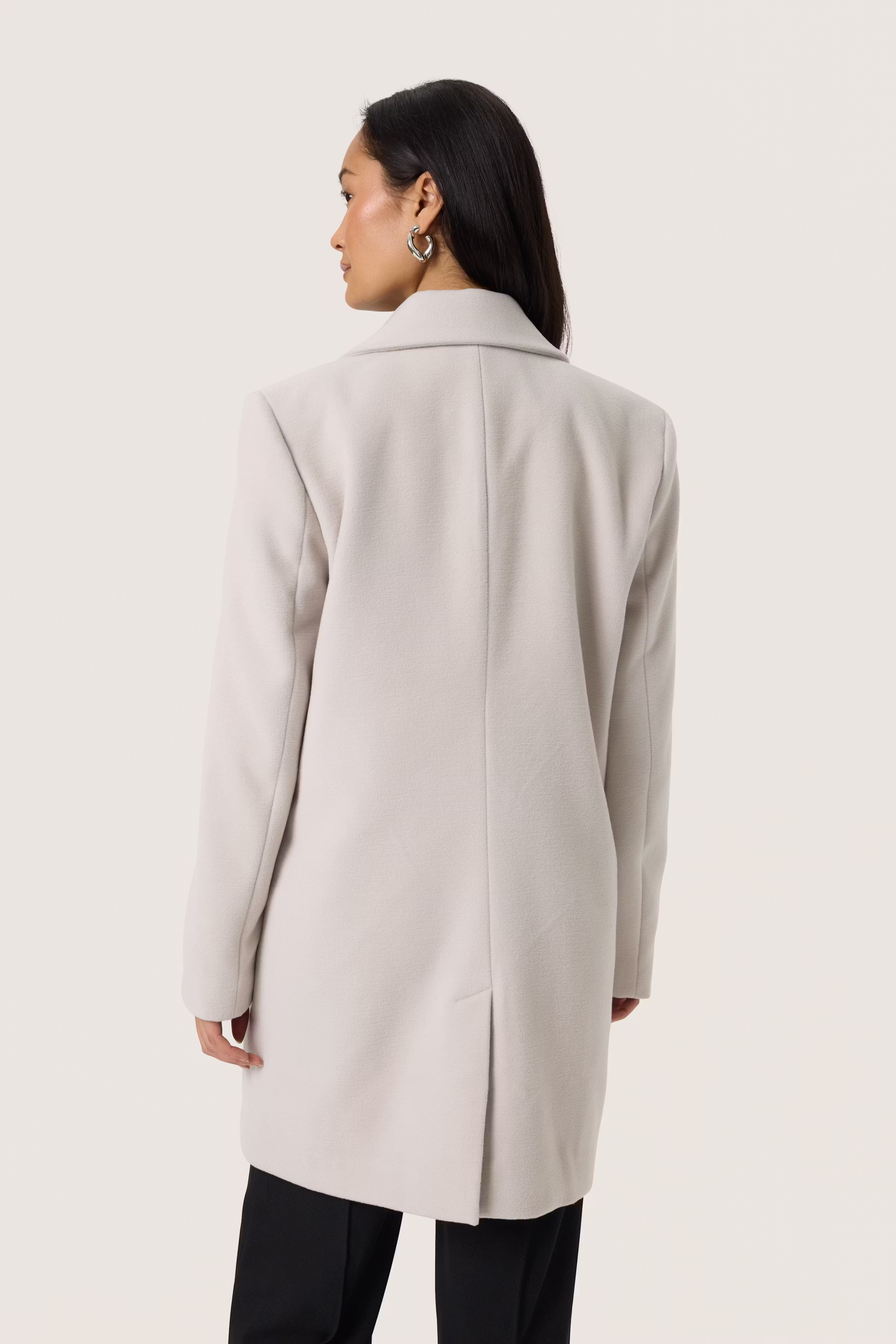 SLRubie Mantel LOOKBOOK BACK 30408270-130404