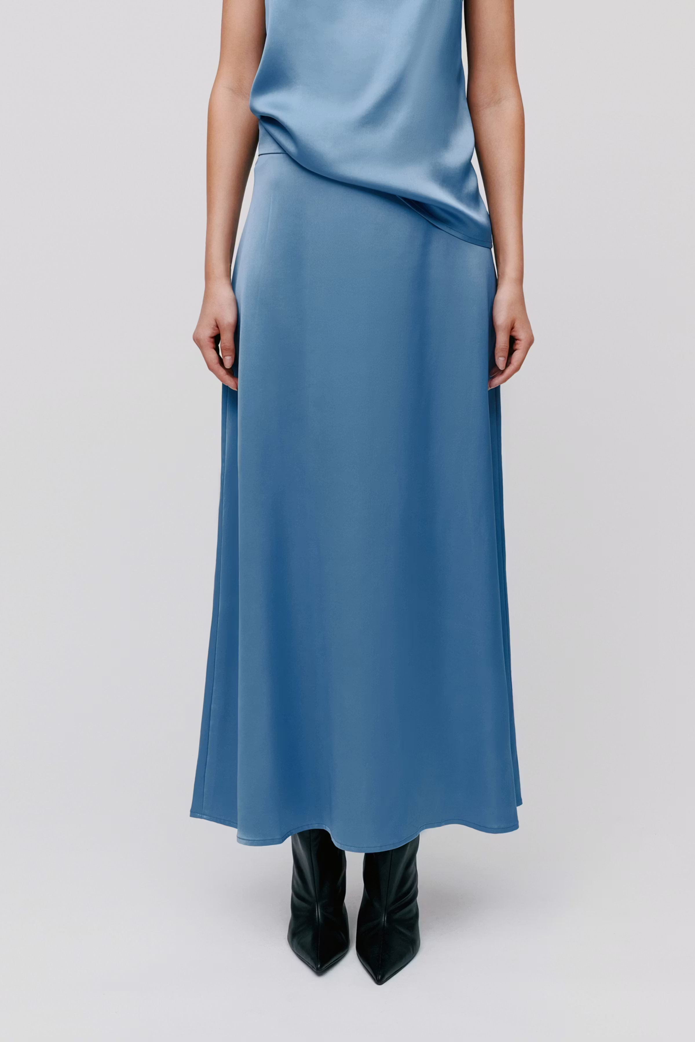 SANNA Skirt LOOKBOOK FRONT 30600528-BL828