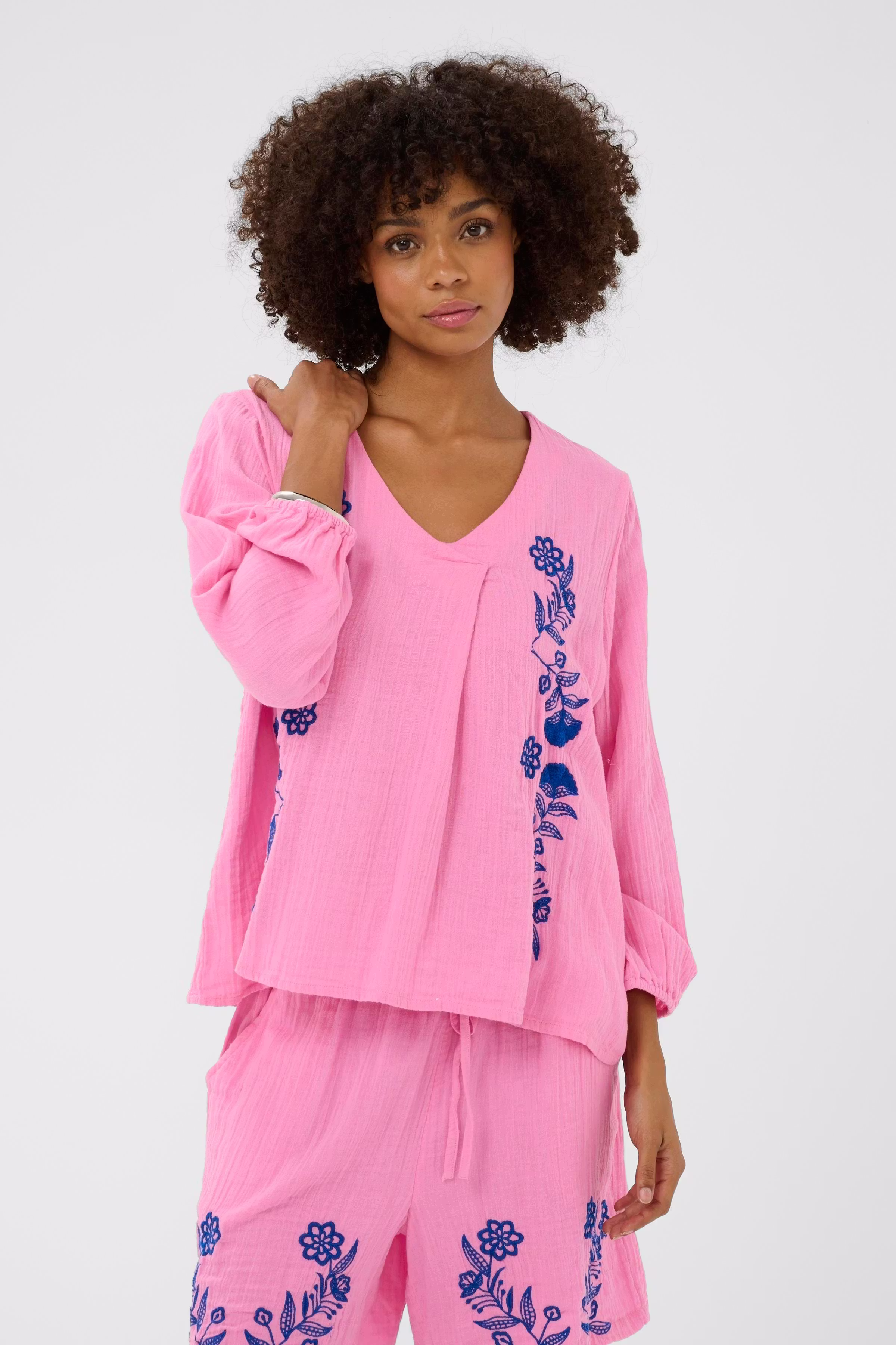 CUtala Bluse LOOKBOOK FRONT 50112798-152215