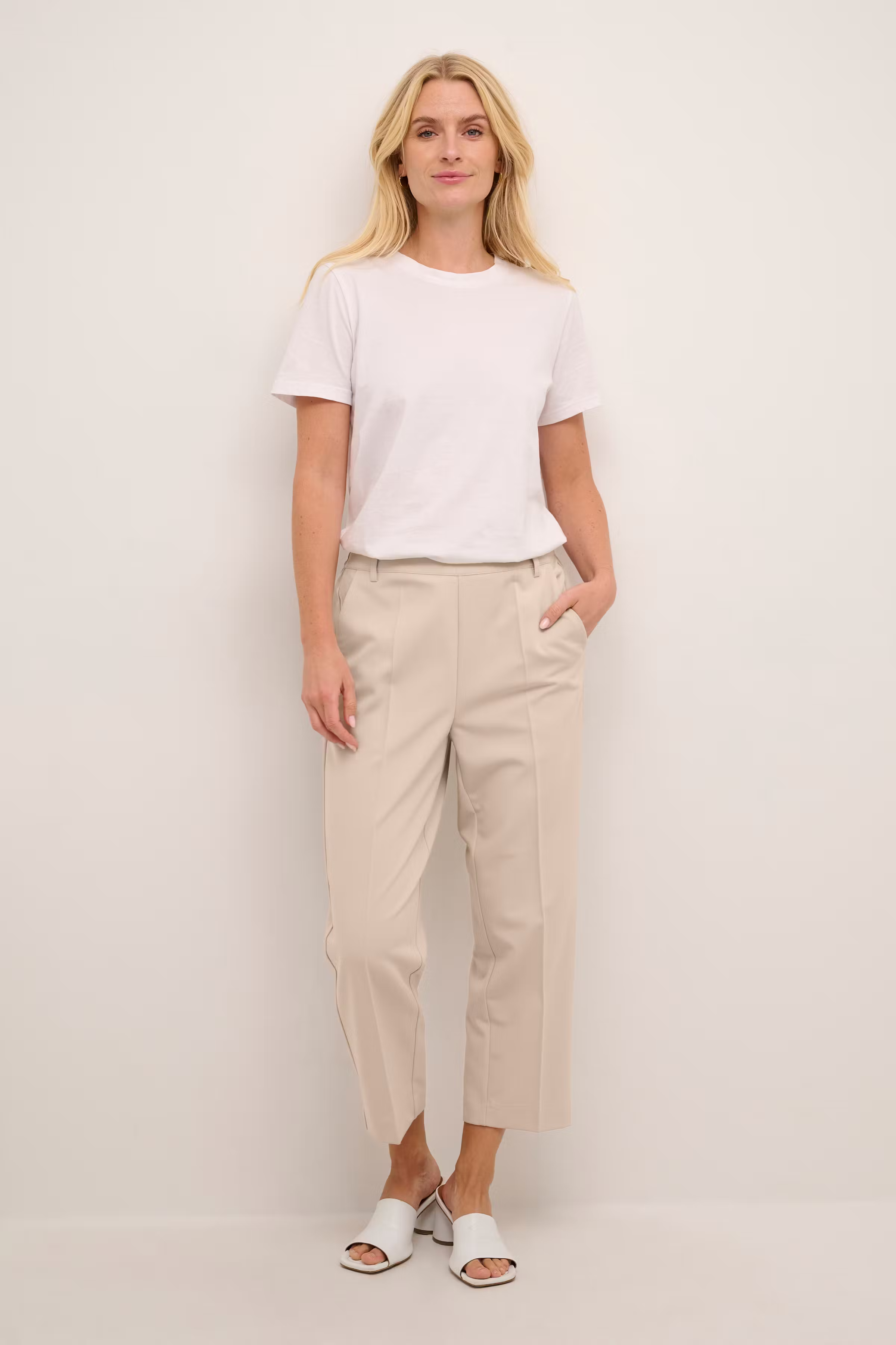 KAsakura Cropped Pants LOOKBOOK FRONT 10506127-151305