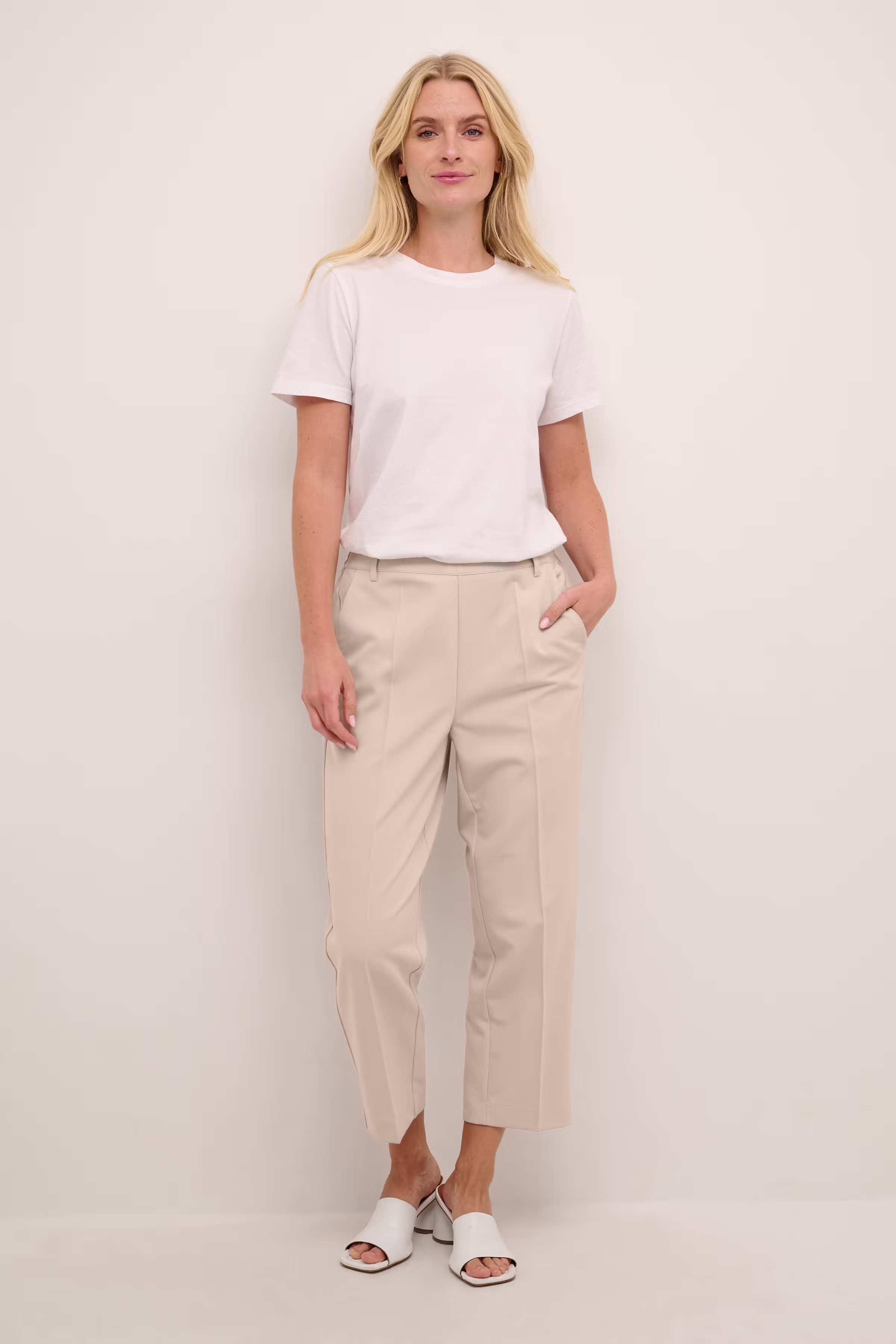 KAsakura Cropped Bukser LOOKBOOK FRONT 10506127-151305