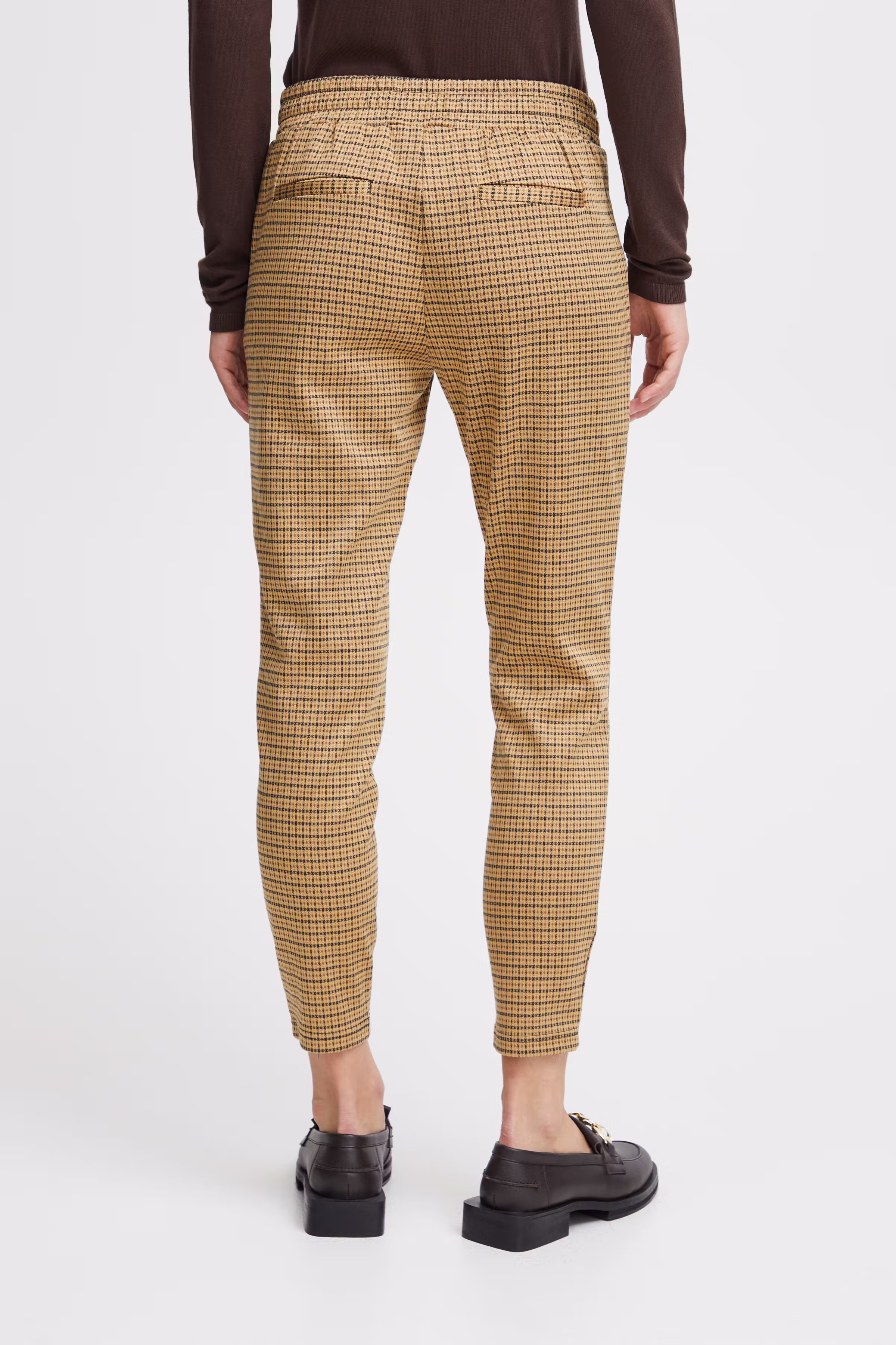 IHKATE Hose LOOKBOOK BACK 20115721-180950