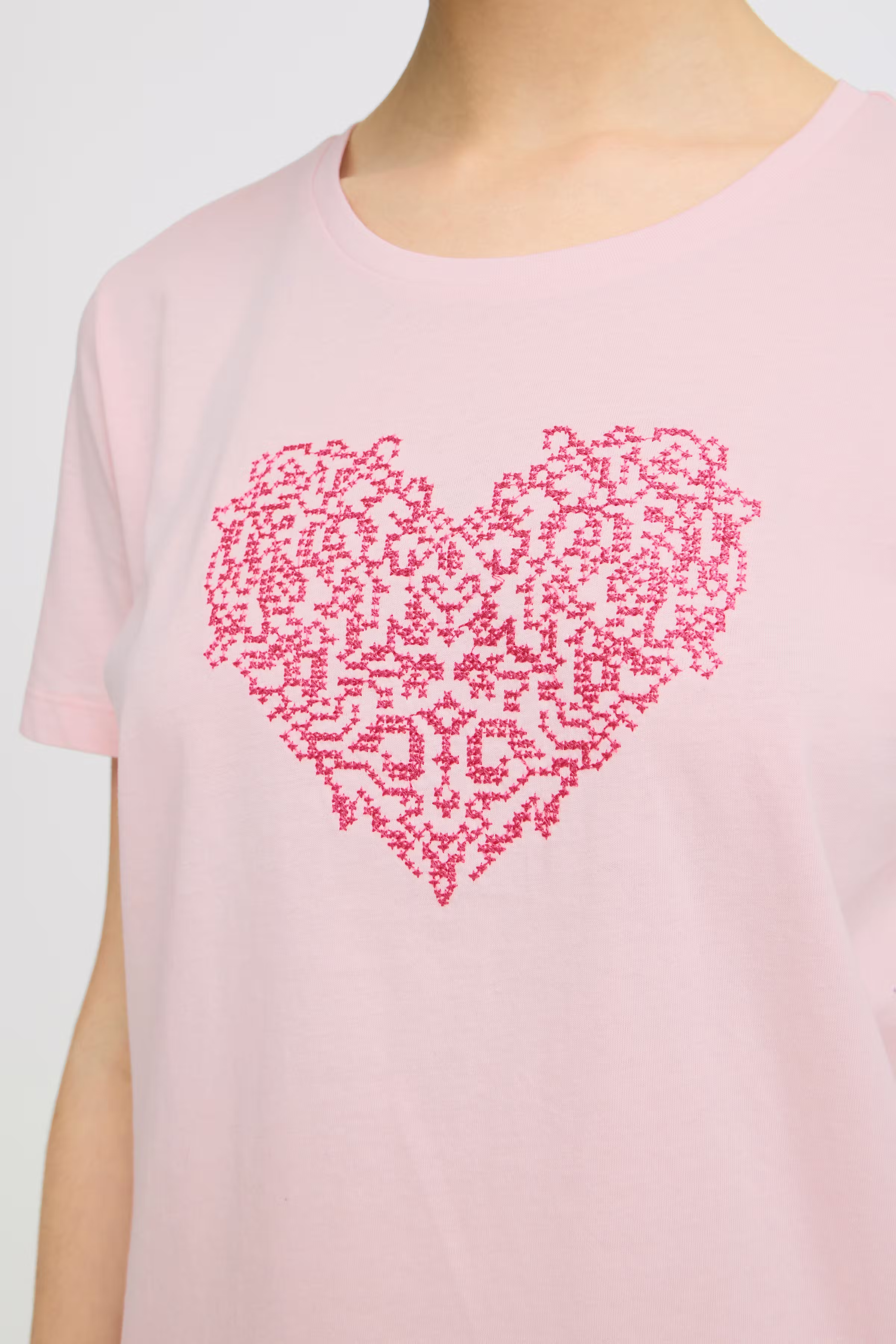 FRRIASA T-shirt LOOKBOOK DETAIL 20617603-900006377