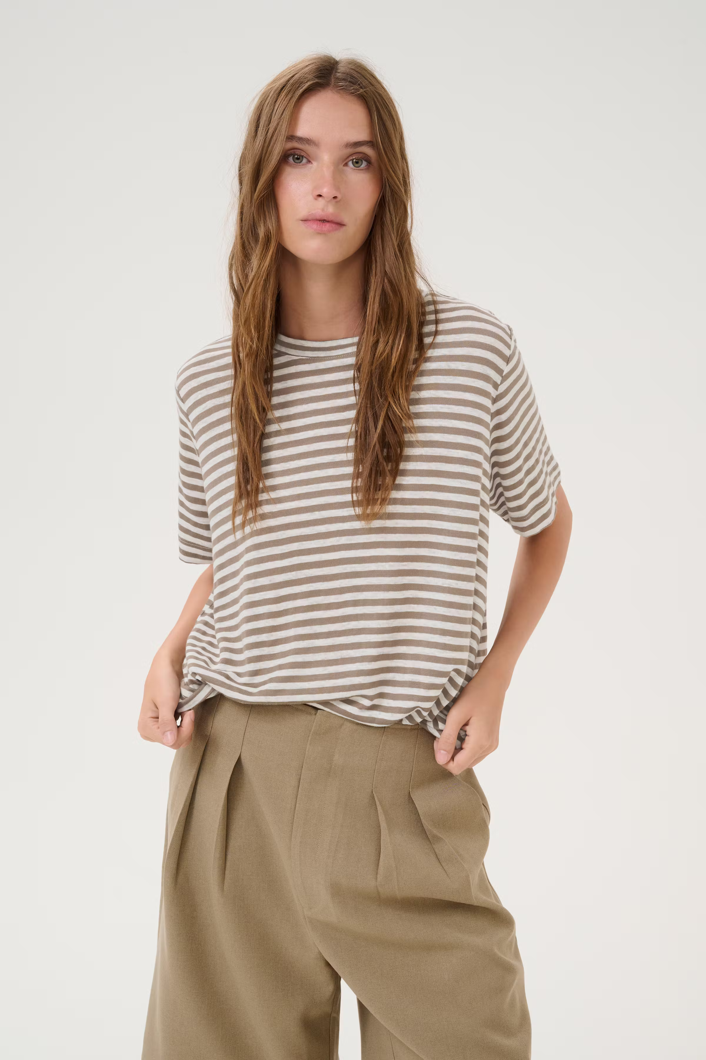 LisaMW Leinen T-shirt LOOKBOOK FRONT 10704599-107480