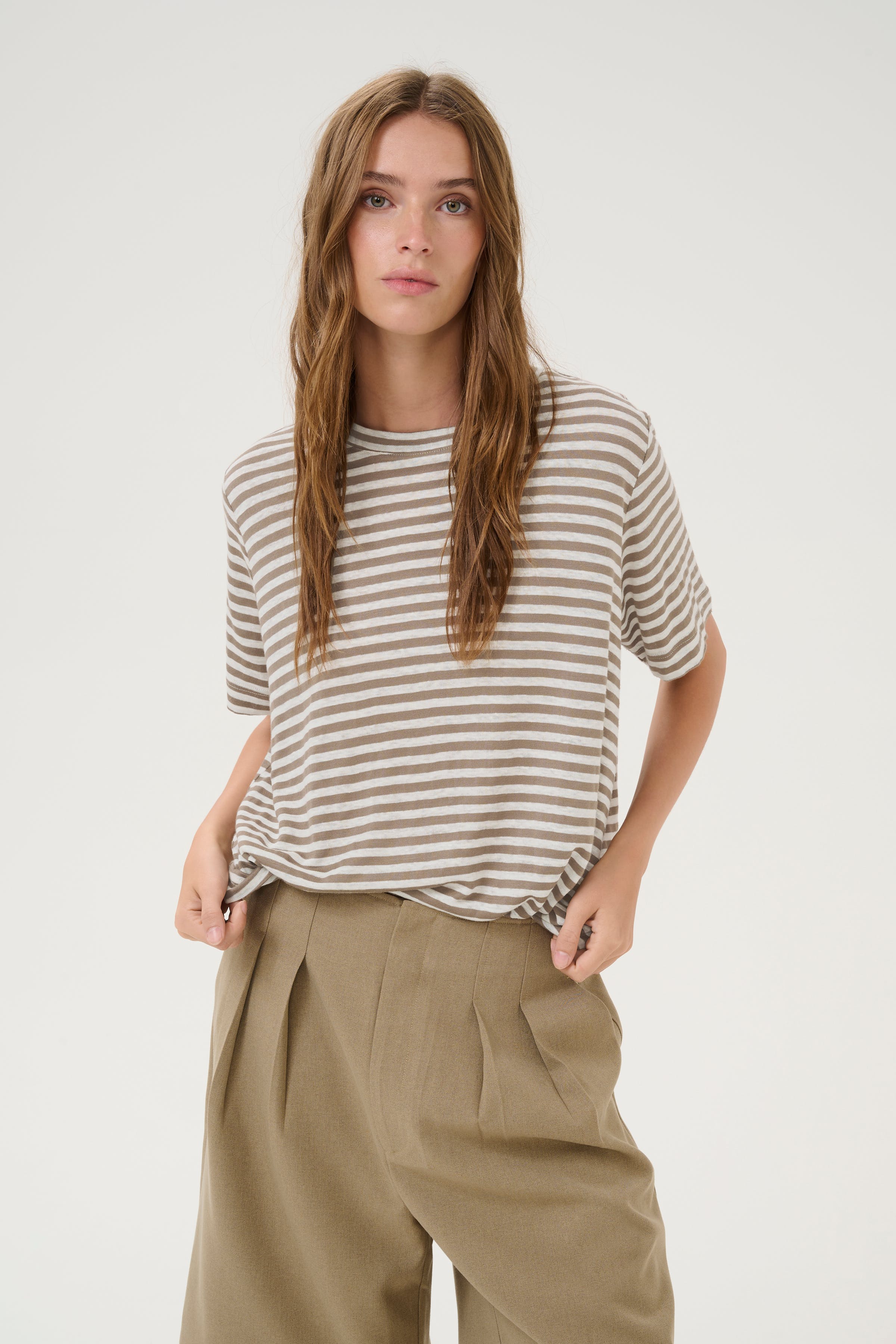 LisaMW Leinen T-shirt LOOKBOOK FRONT 10704599-107480