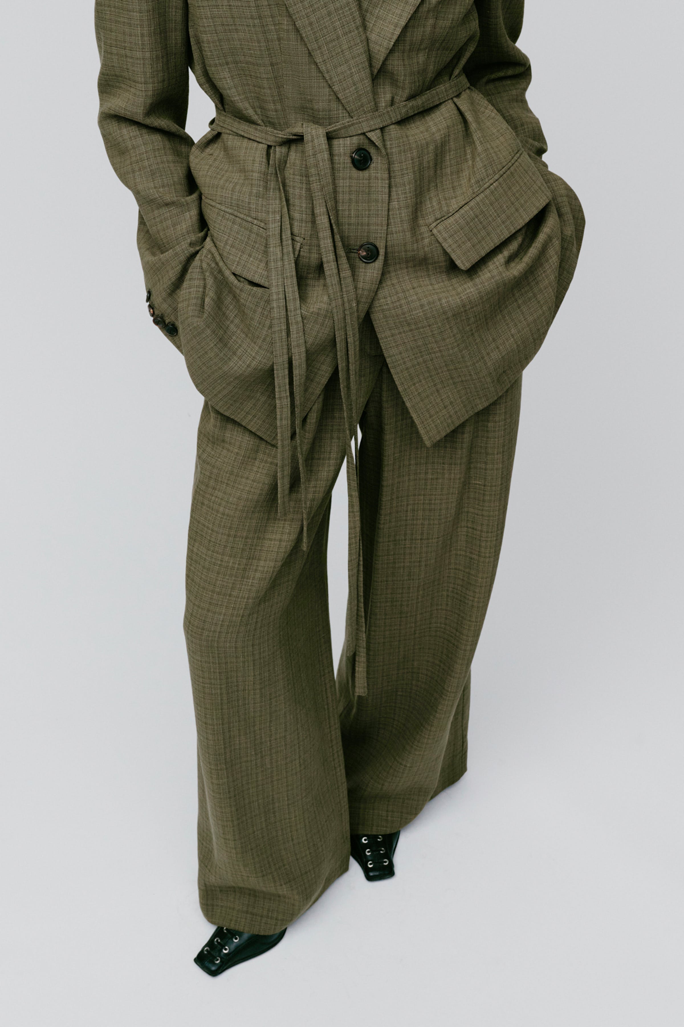 IOPATTI Trousers LOOKBOOK FRONT 30600641-GR519