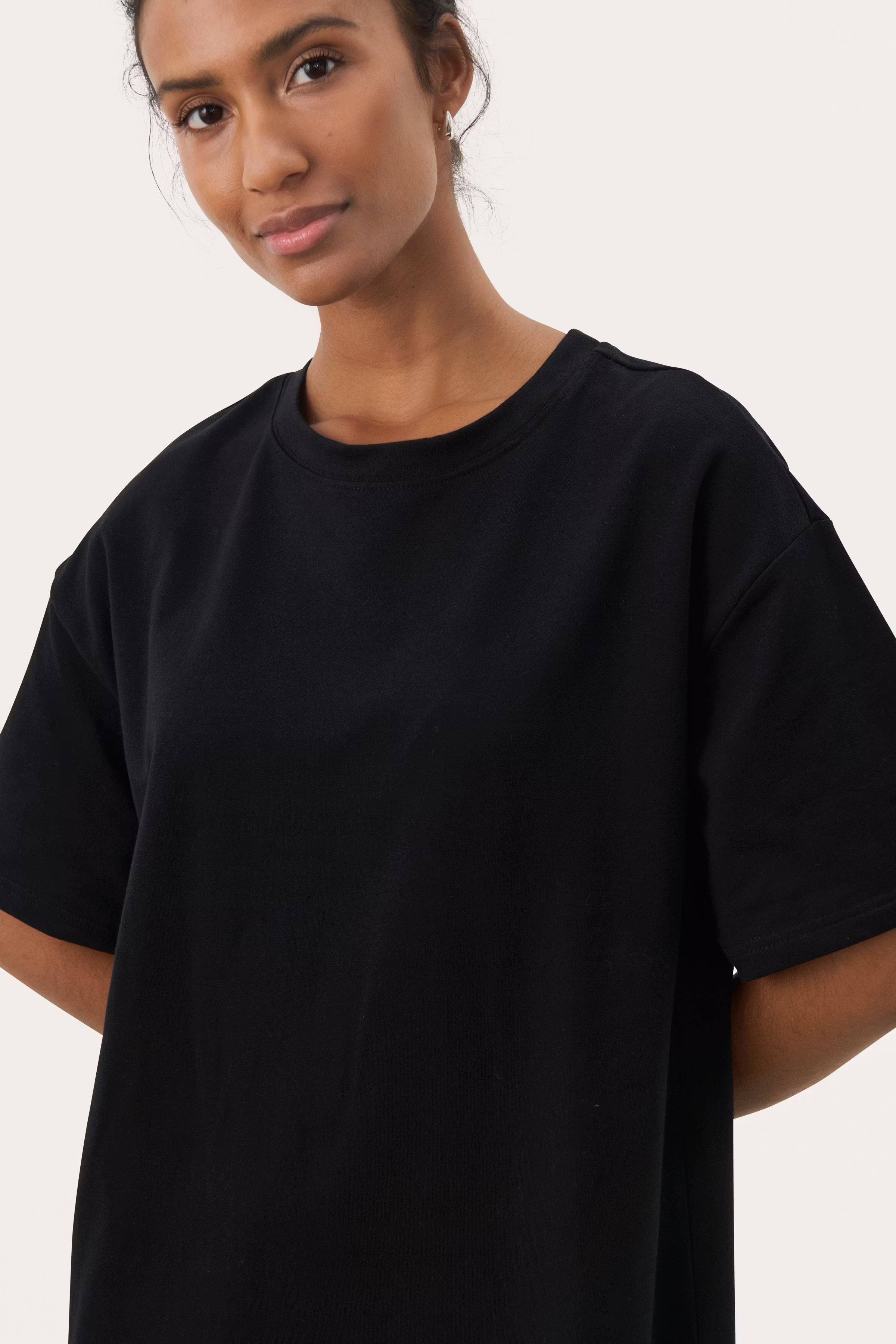 TiraPW Kjole LOOKBOOK DETAIL 30309840-194008