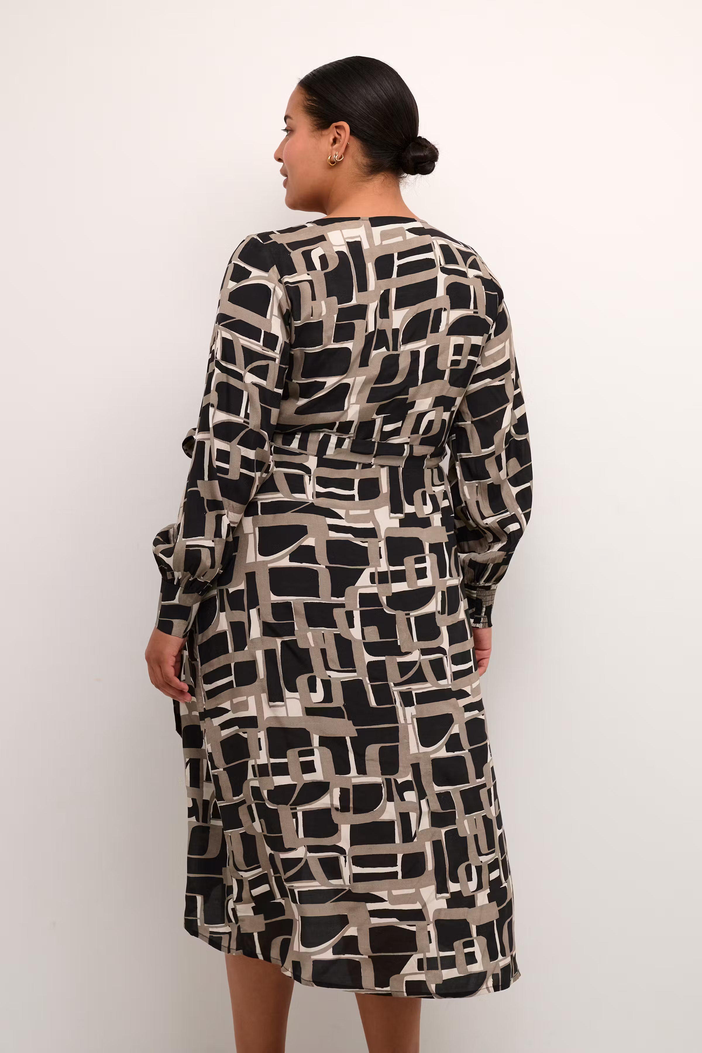KCkanya Kleid LOOKBOOK BACK 10581988-105273