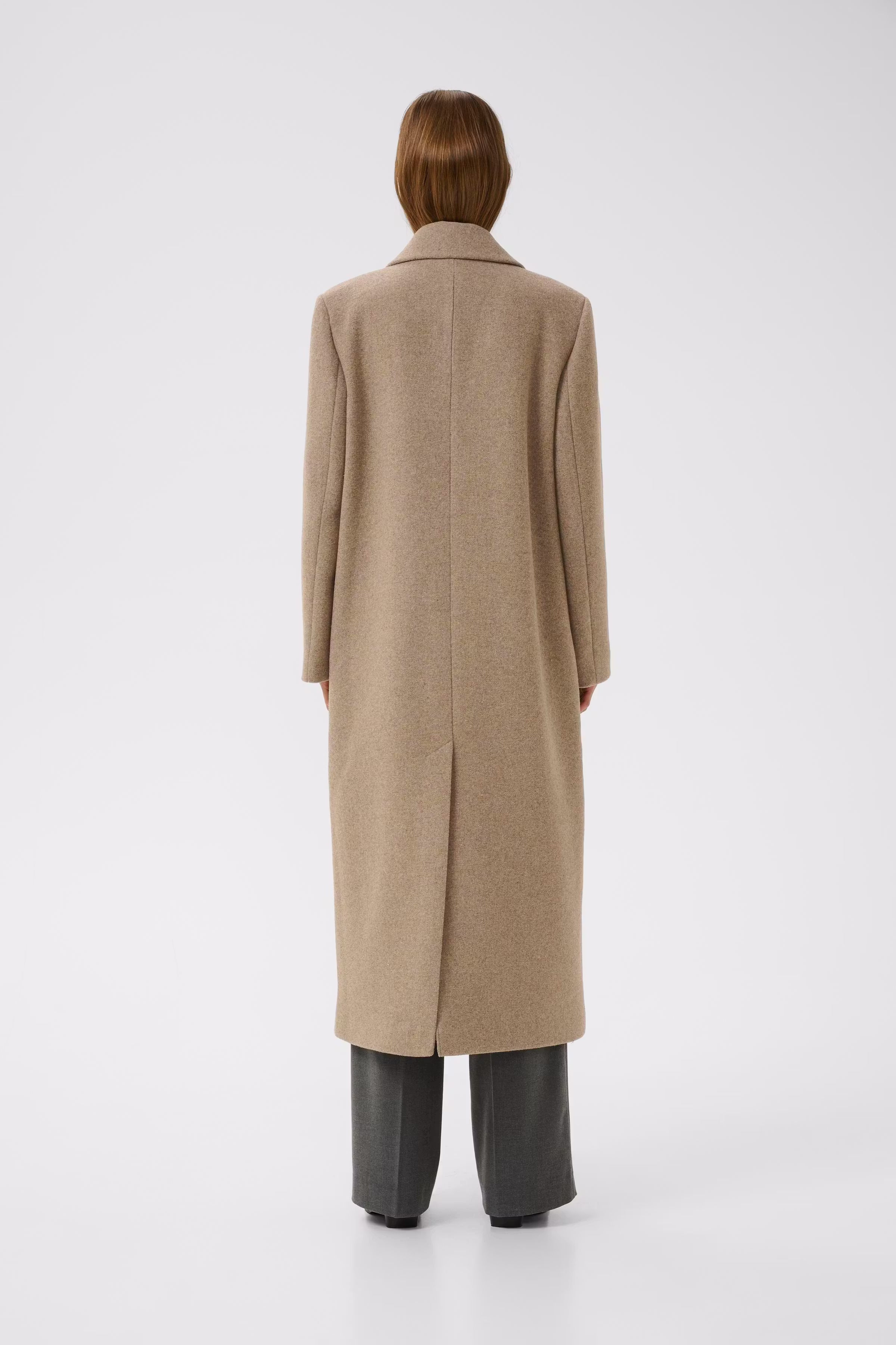 YunahIW Mantel LOOKBOOK BACK 30110610-1813041