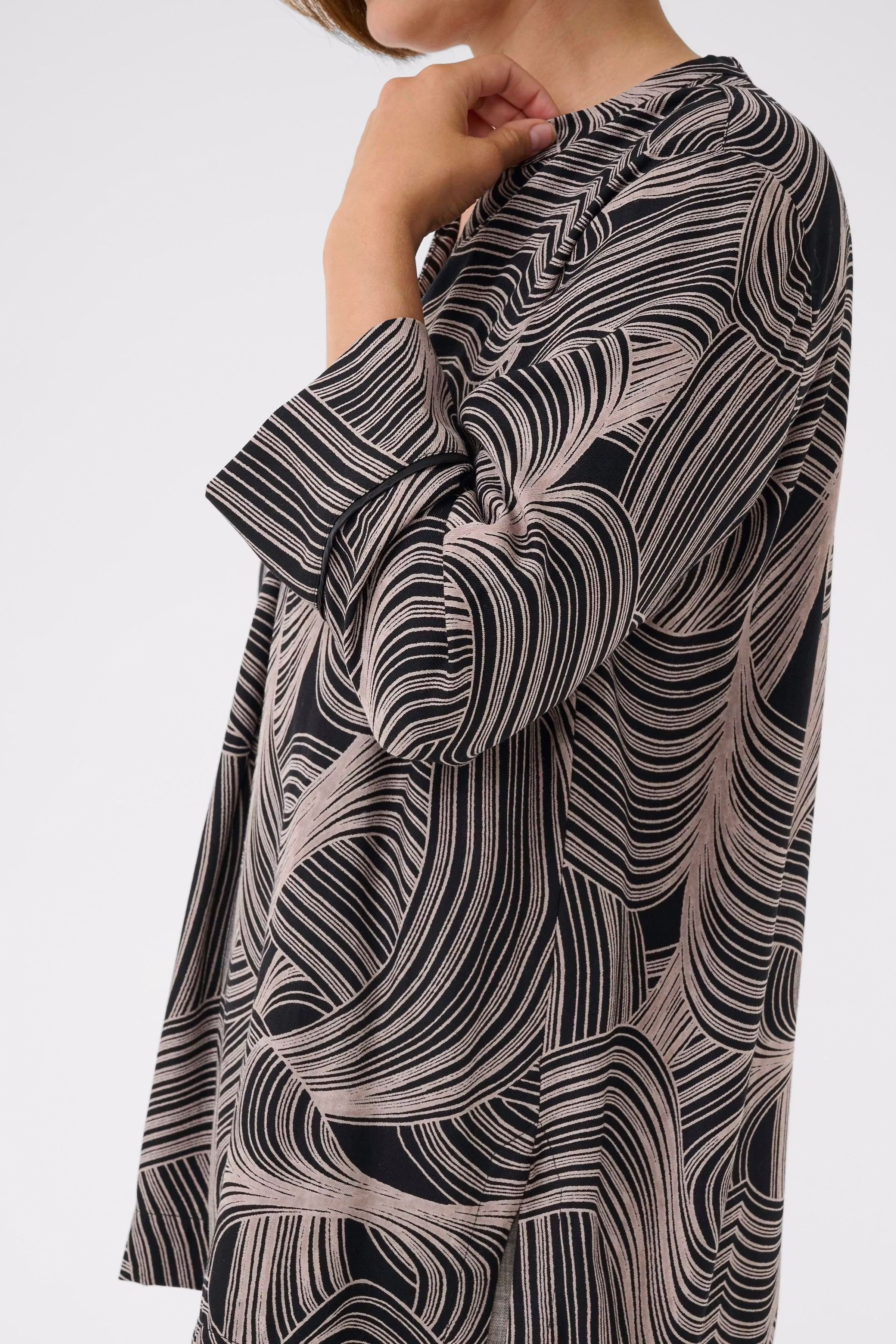 BPerianna Blouse LOOKBOOK DETAIL 40200041-108648