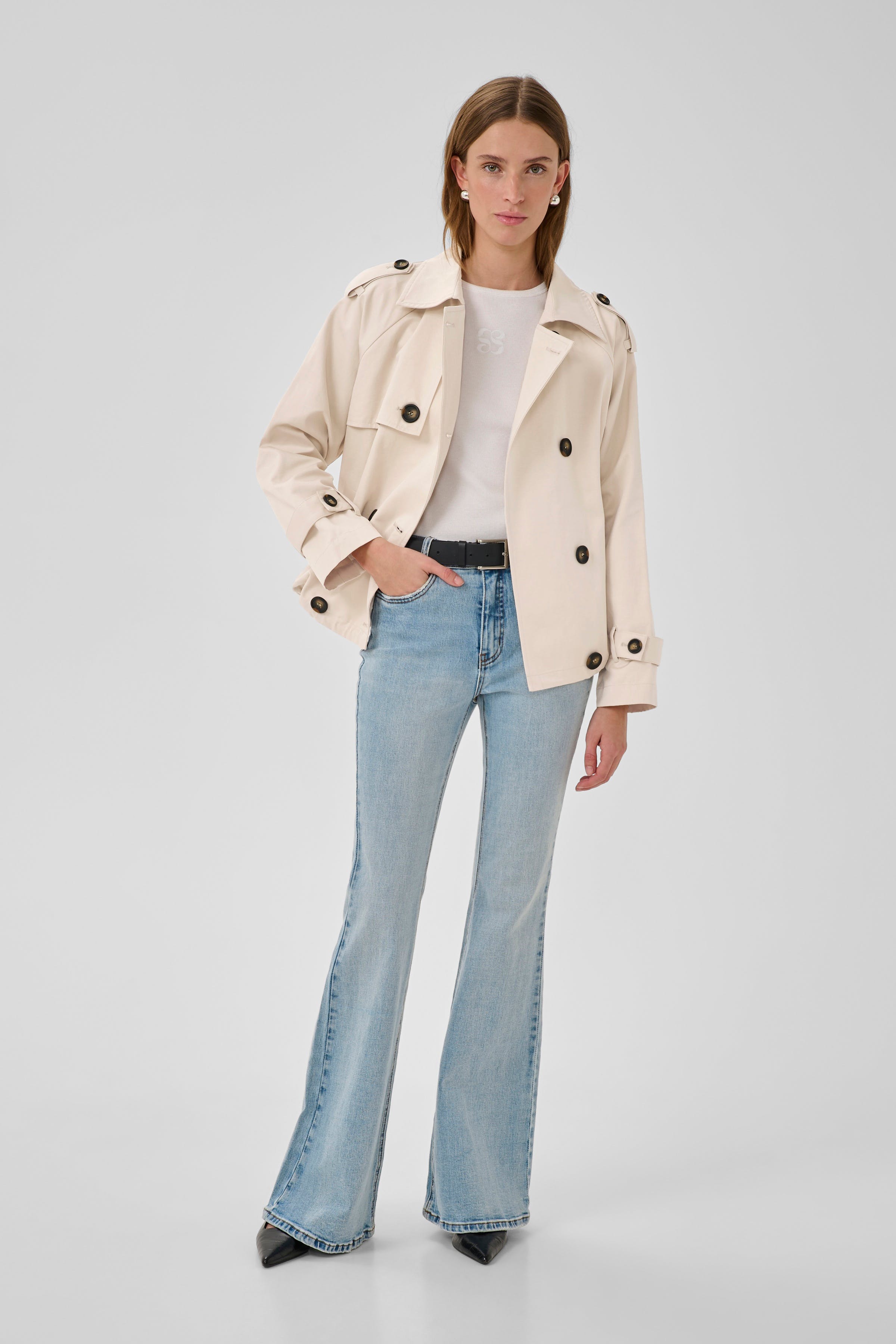 MiraMW Short trenchcoat LOOKBOOK FRONT 10704213-130401