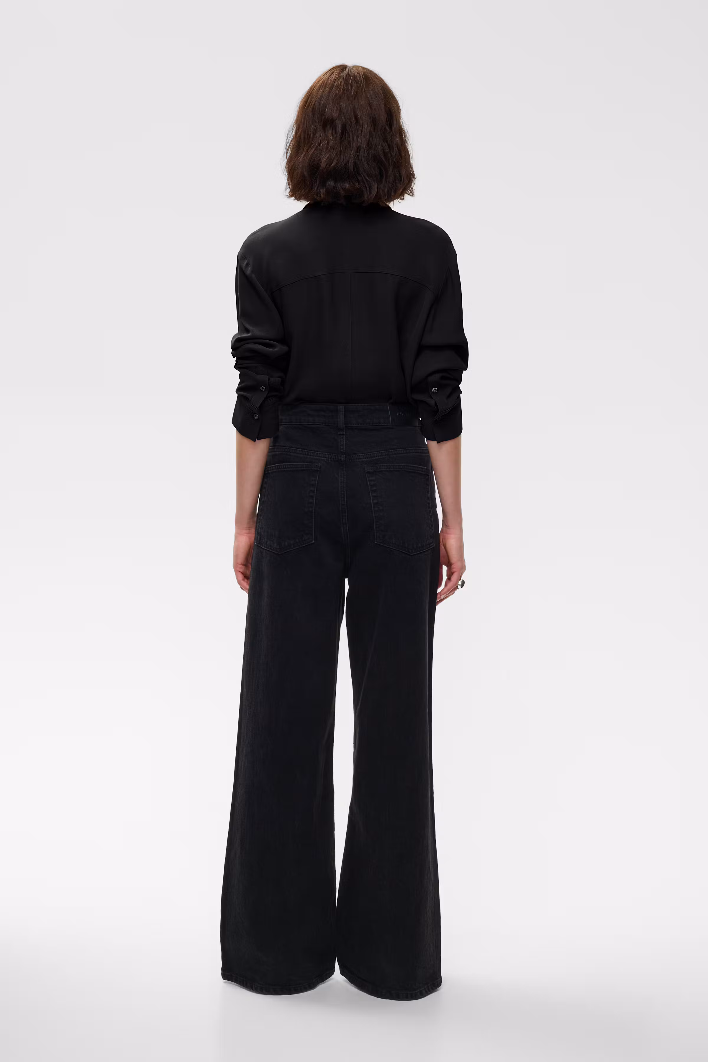 IOPura Jeans LOOKBOOK BACK 30600162-BK999