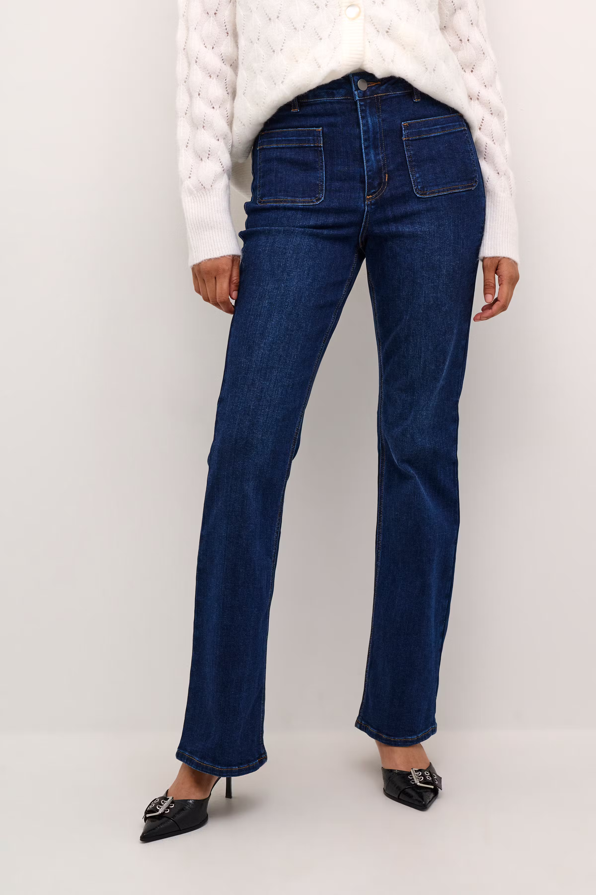 KAsinem Flared Jeans LOOKBOOK FRONT 10508464-100316
