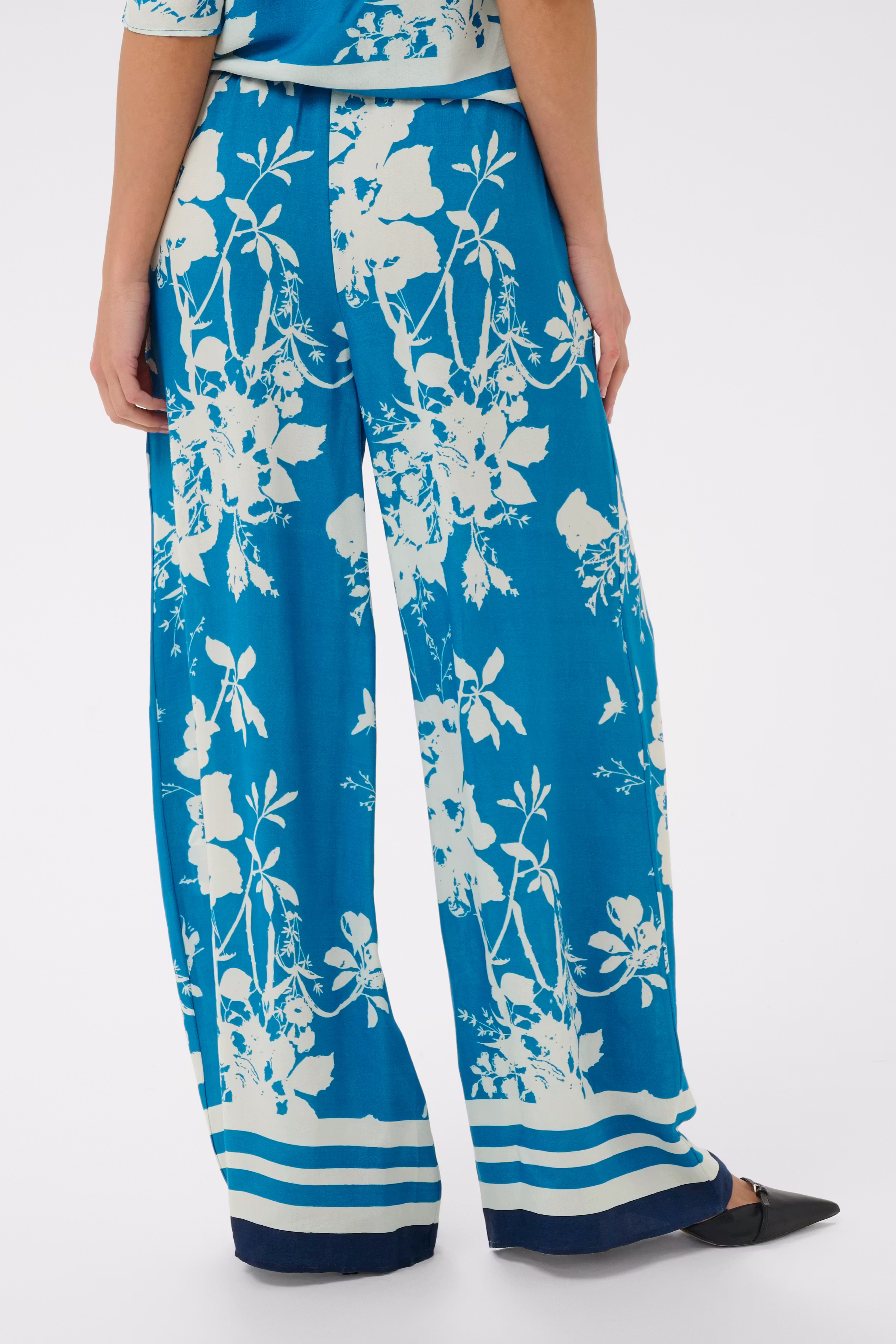 RashedaSZ Hose LOOKBOOK BACK 30515066-304890