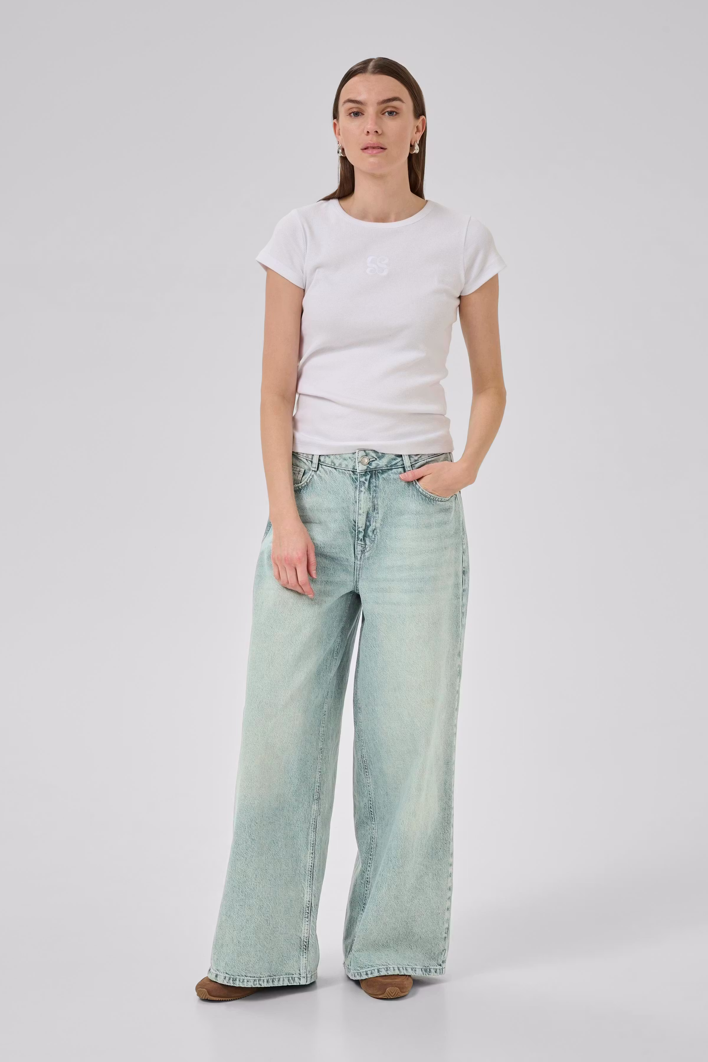 JessieMW Wide leg jeans LOOKBOOK FRONT 10705203-100050