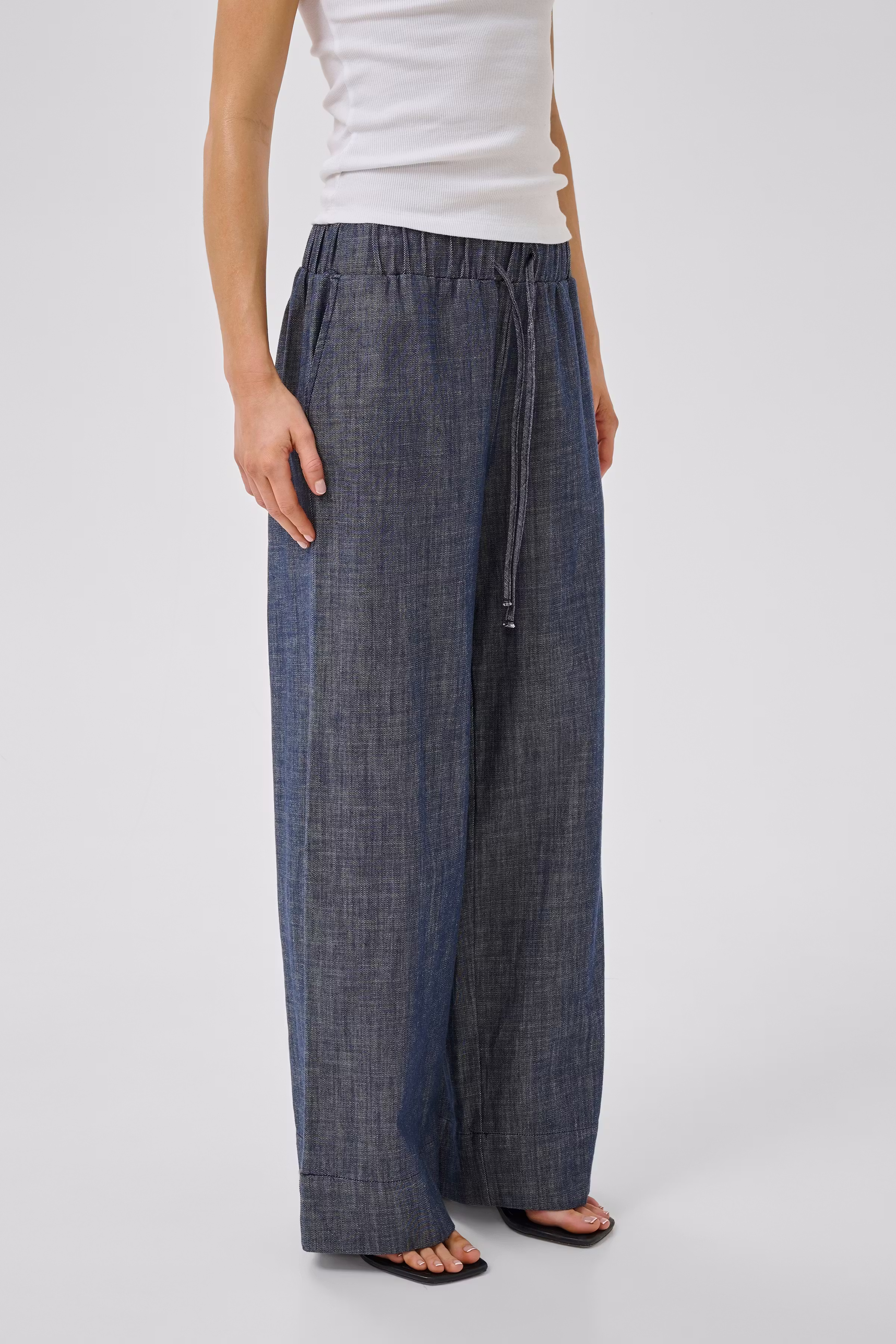 MWDazzie Trousers LOOKBOOK FRONT 10705611-100061
