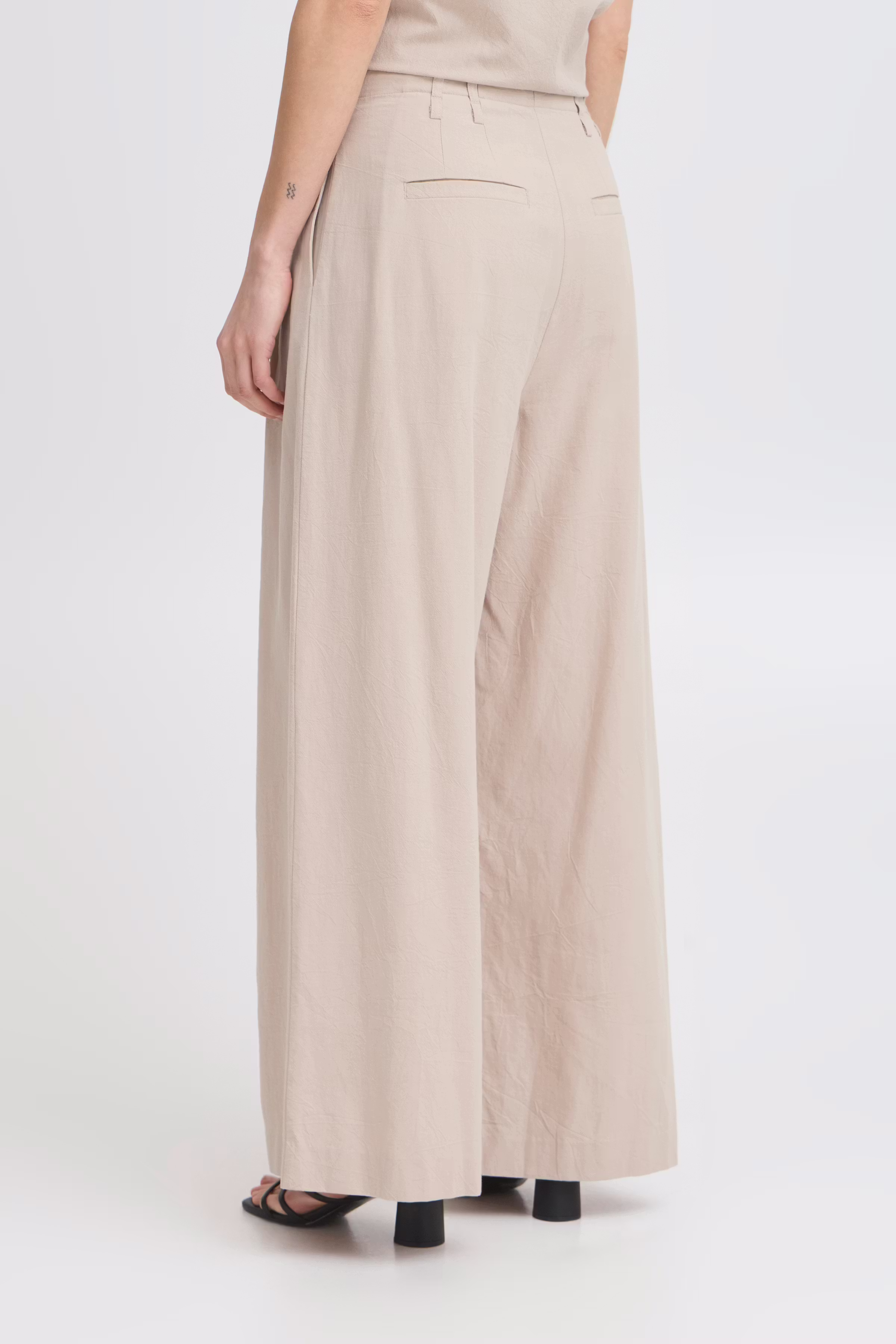 IHUNITY Hose LOOKBOOK BACK 20123300-160906