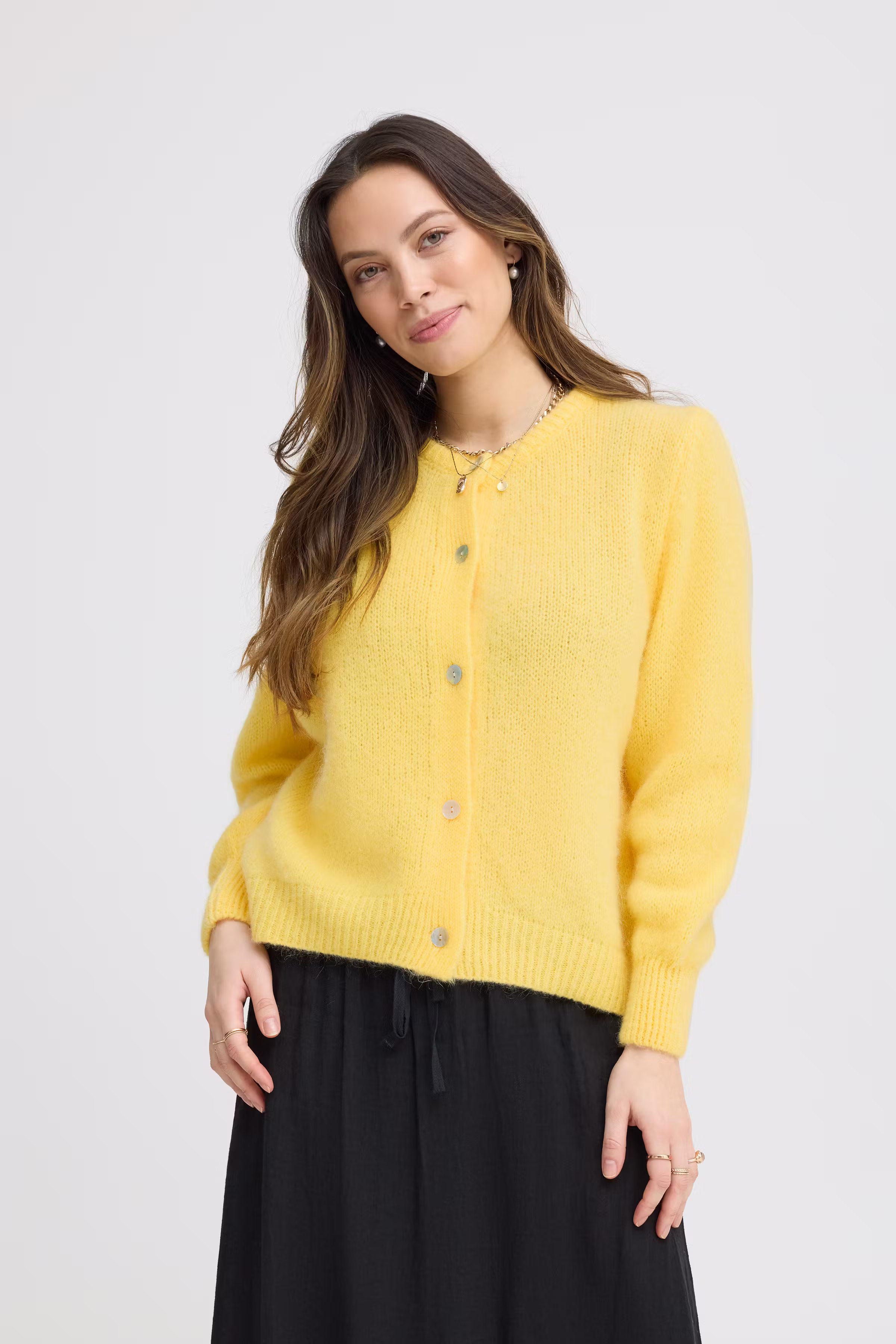 SBGULVIG Cardigan LOOKBOOK FRONT 22100655-120825