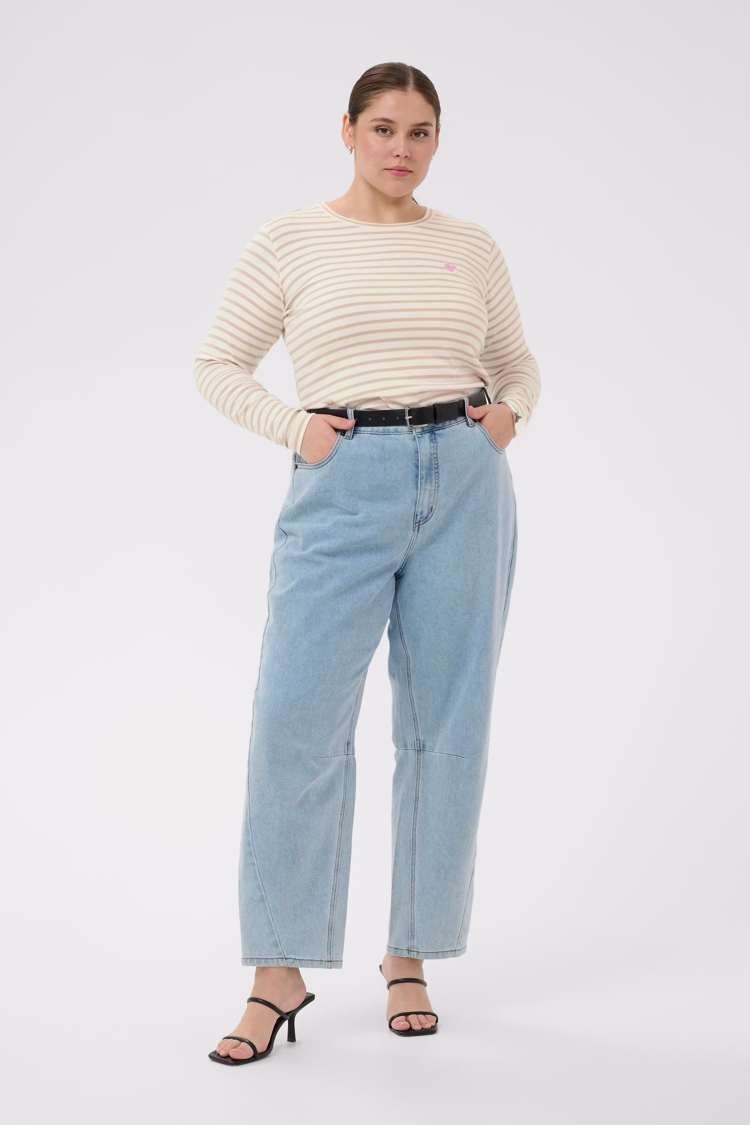 KClia T-shirt LOOKBOOK FRONT 10580179-109187