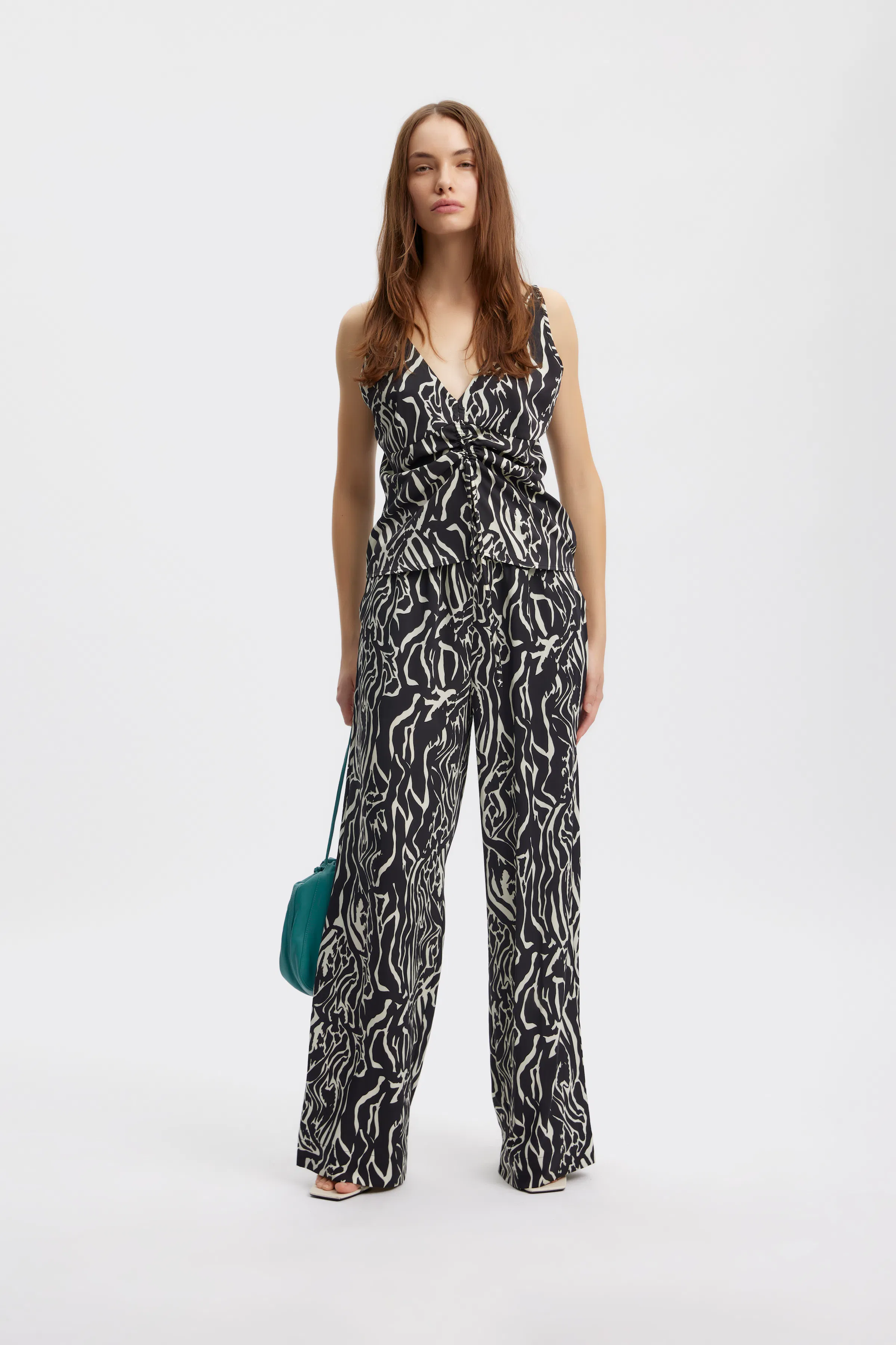 BrayaGZ Top LOOKBOOK FRONT 10908116-104542
