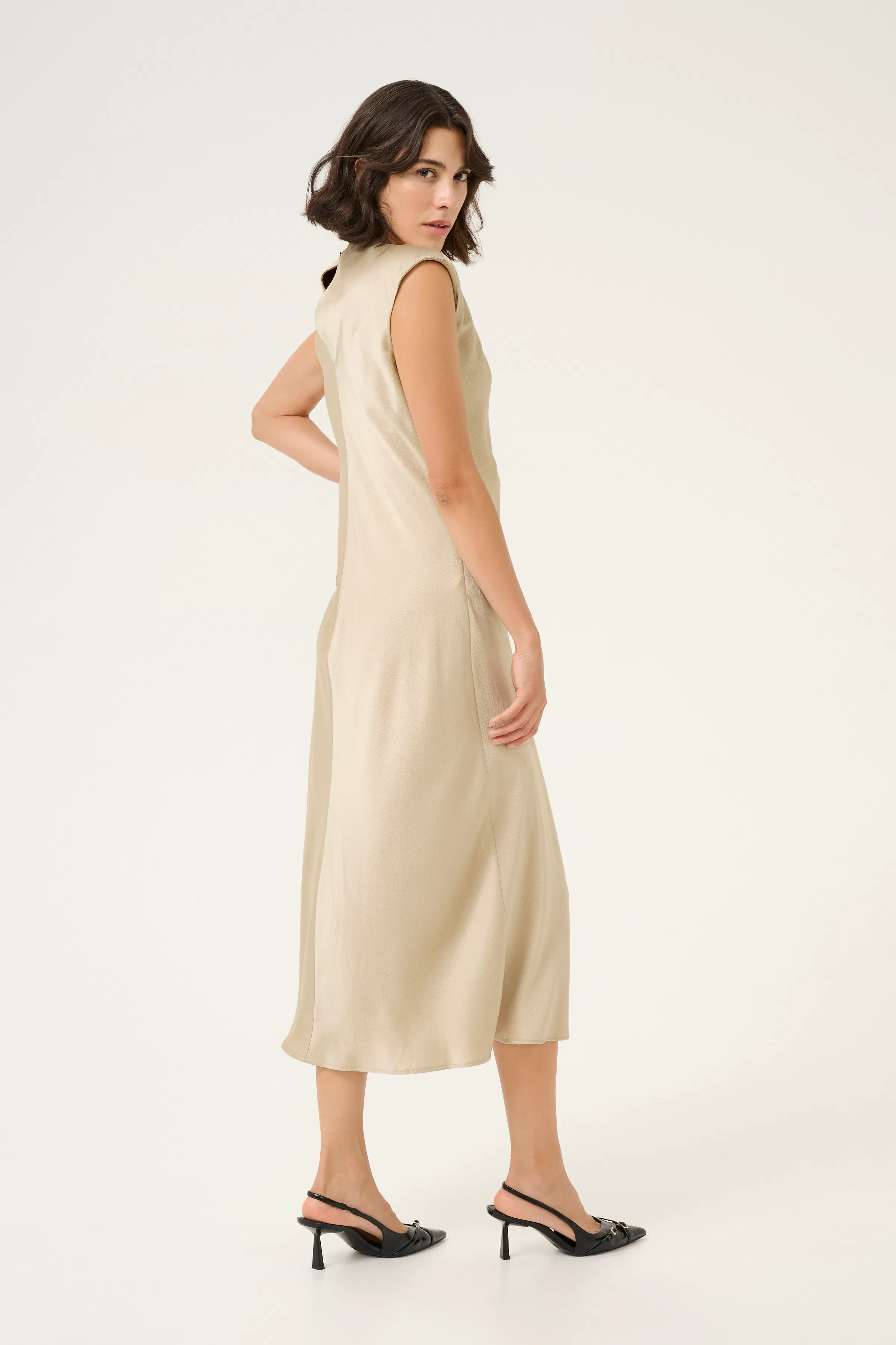KApristina Kjole LOOKBOOK BACK 10509763-151305