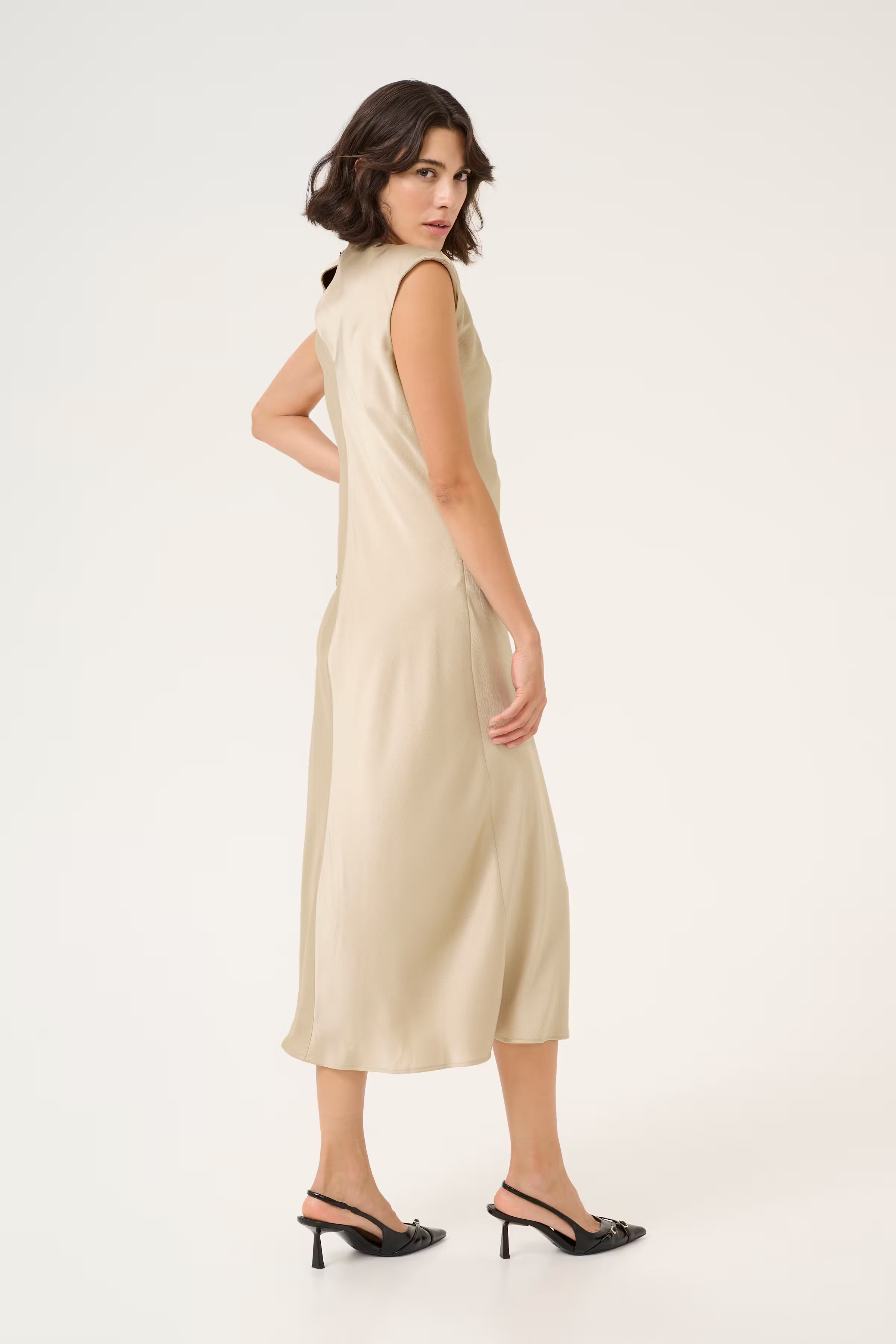 KApristina Kjole LOOKBOOK BACK 10509763-151305
