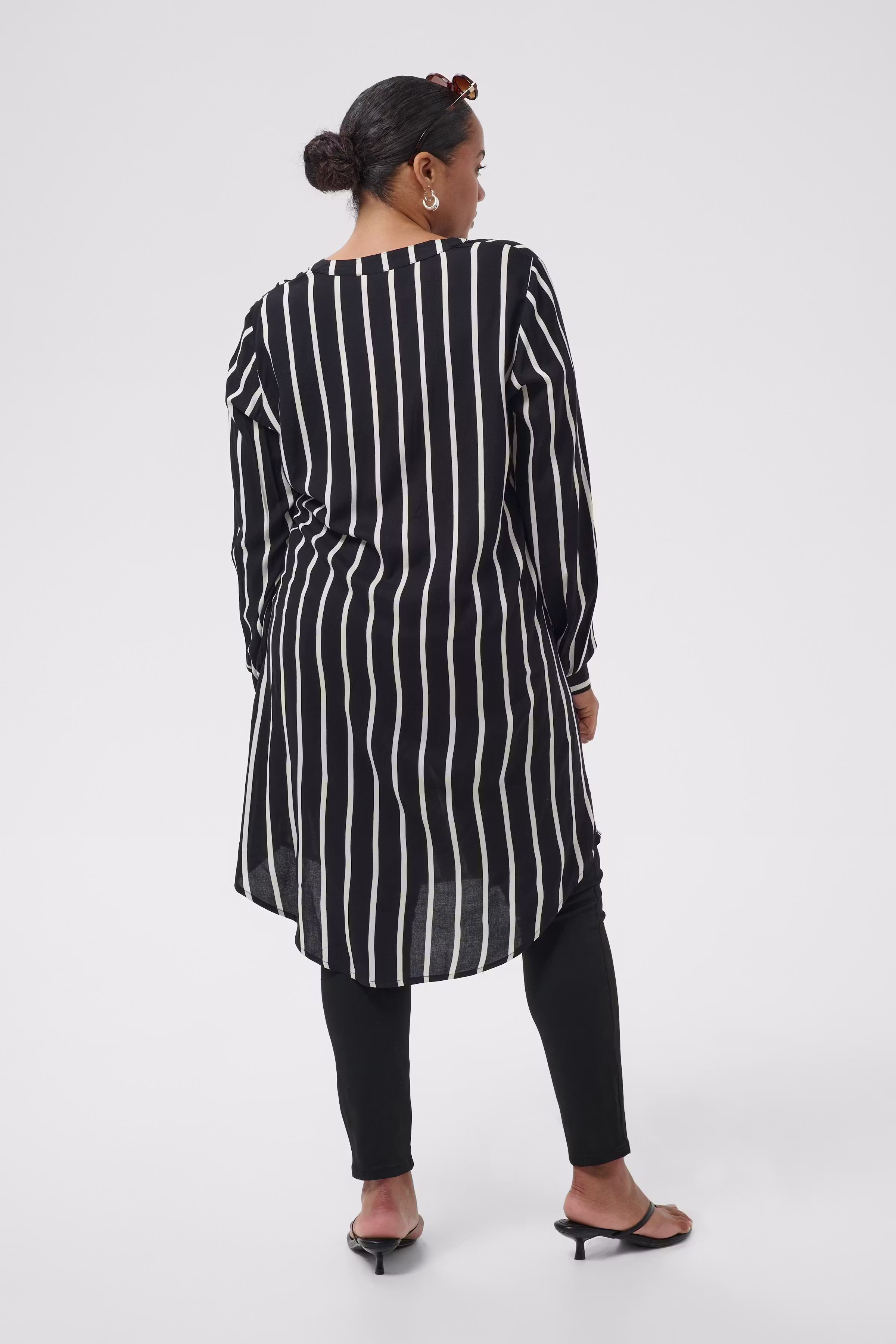 KCmilana Kjole LOOKBOOK BACK 10580625-100596