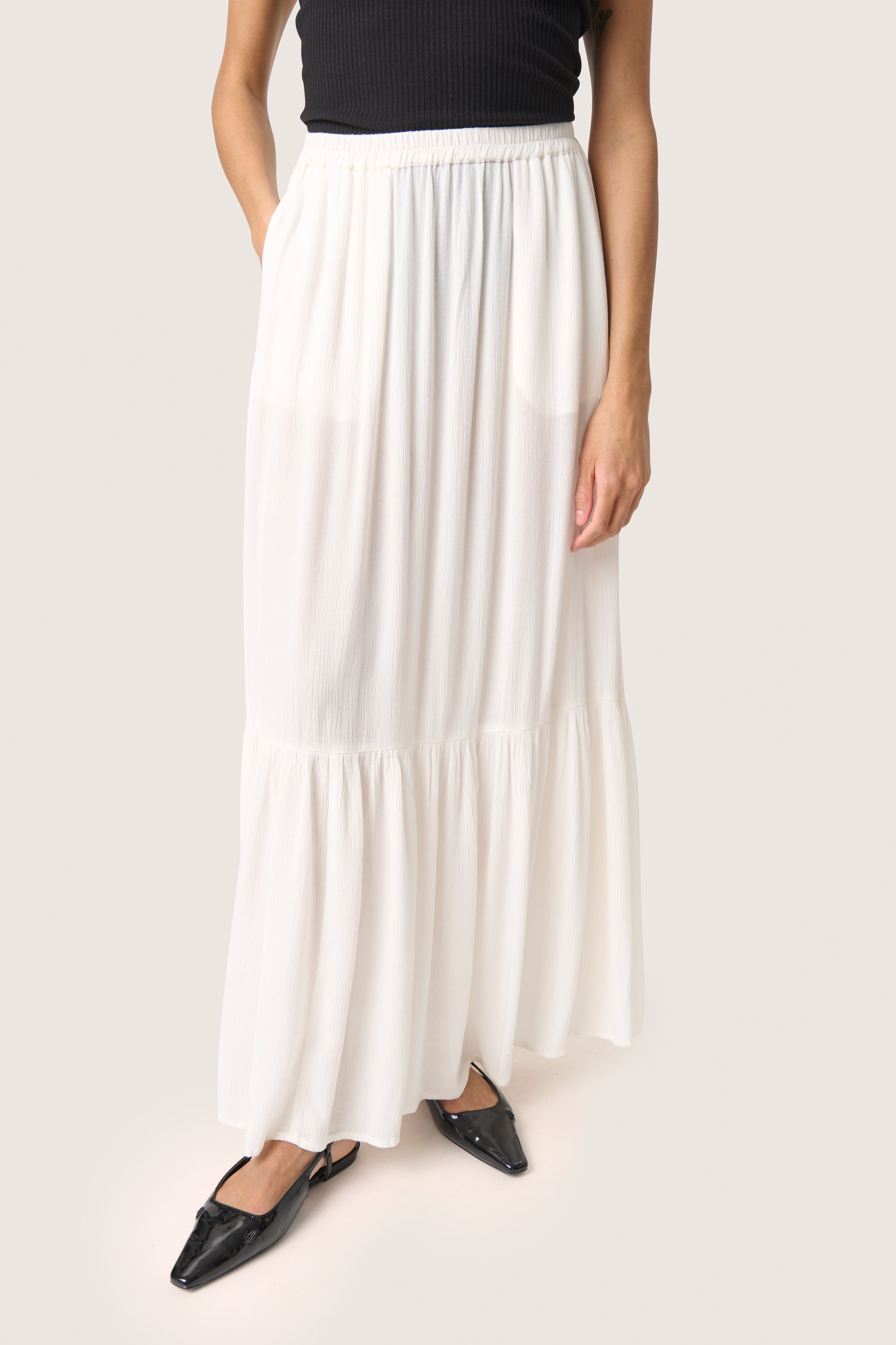 SLElonor Skirt LOOKBOOK FRONT 30408208-110701