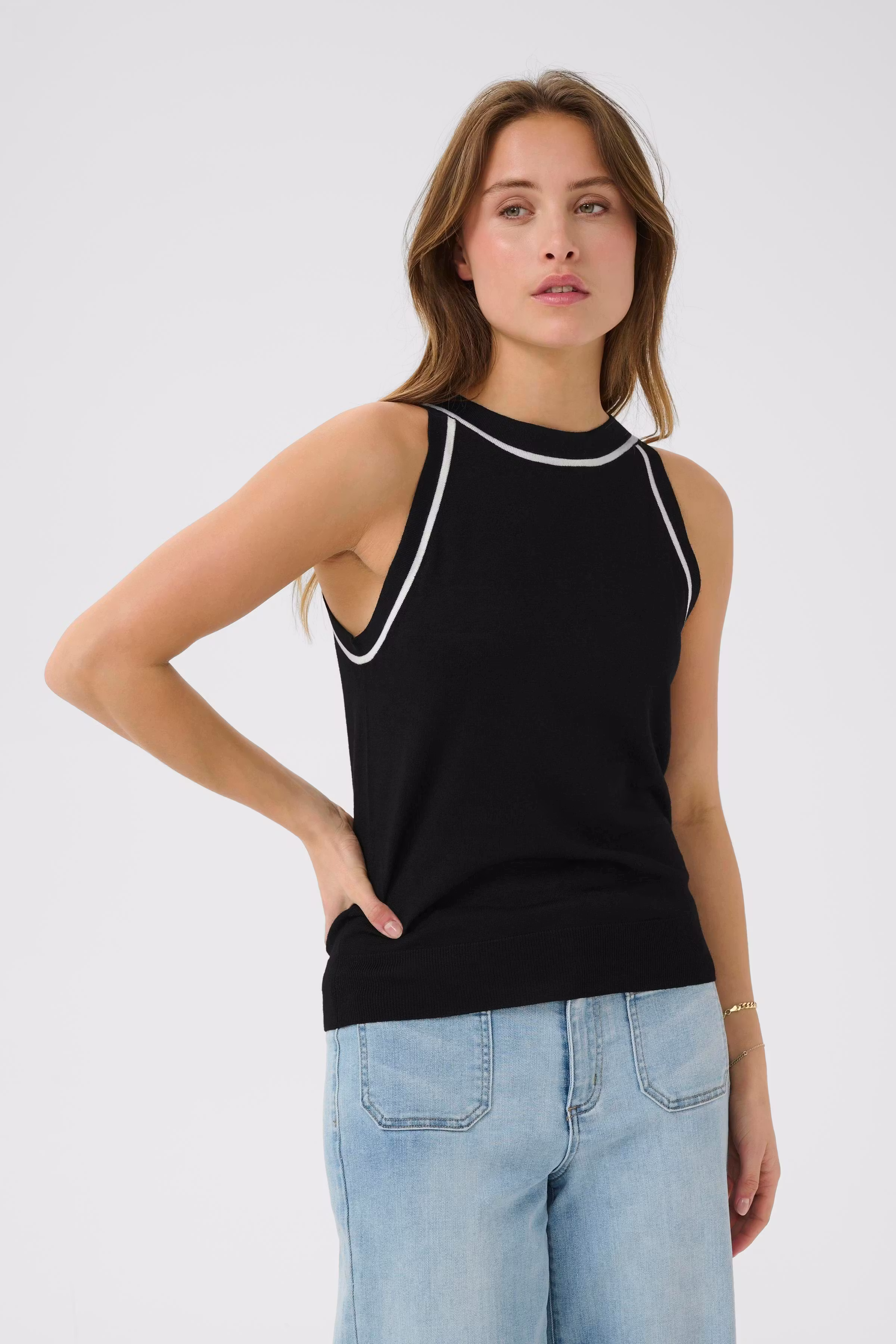 KAlizza Pullover LOOKBOOK FRONT 10510294-100121