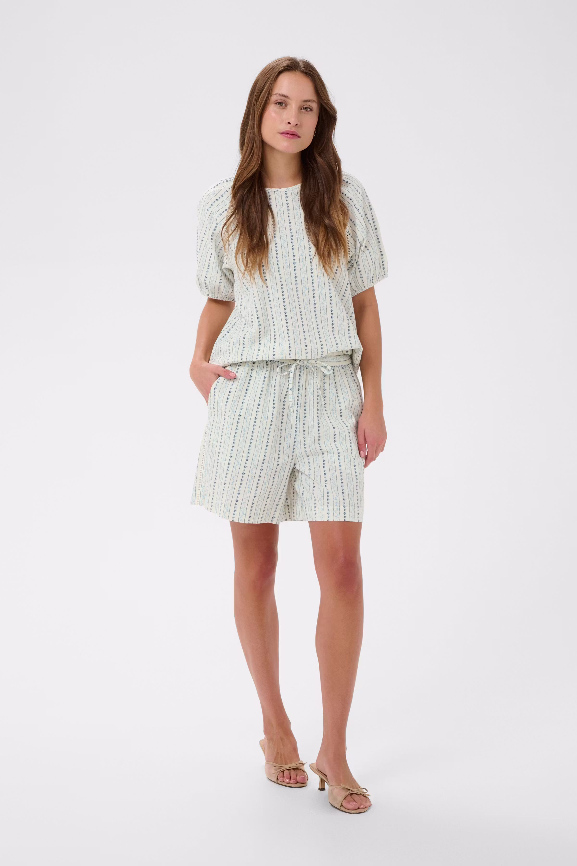 RajaSZ Shorts LOOKBOOK FRONT 30515125-304825