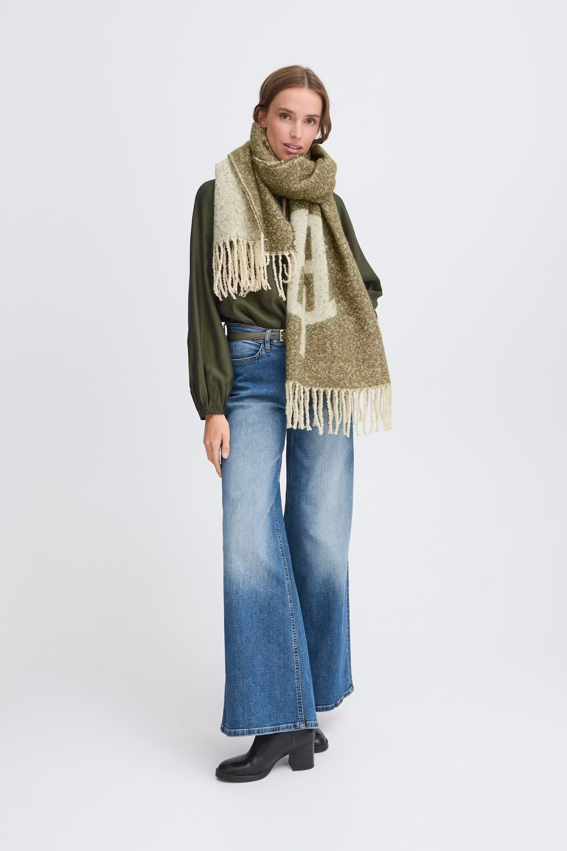 IALEGINA Scarf LOOKBOOK FRONT 20119807-190510