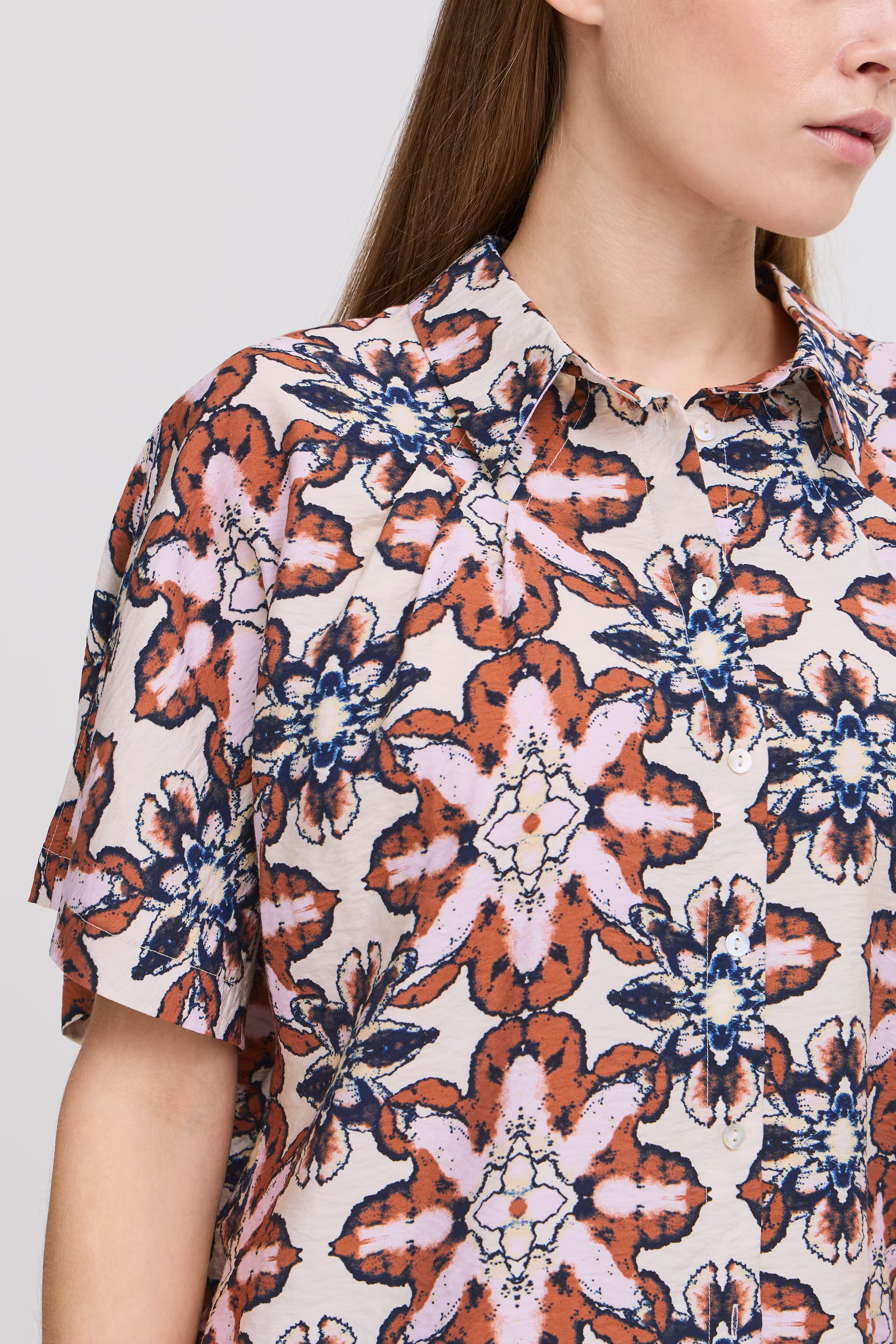 IHZASHA Kortermet skjorte LOOKBOOK DETAIL 20122977-204446