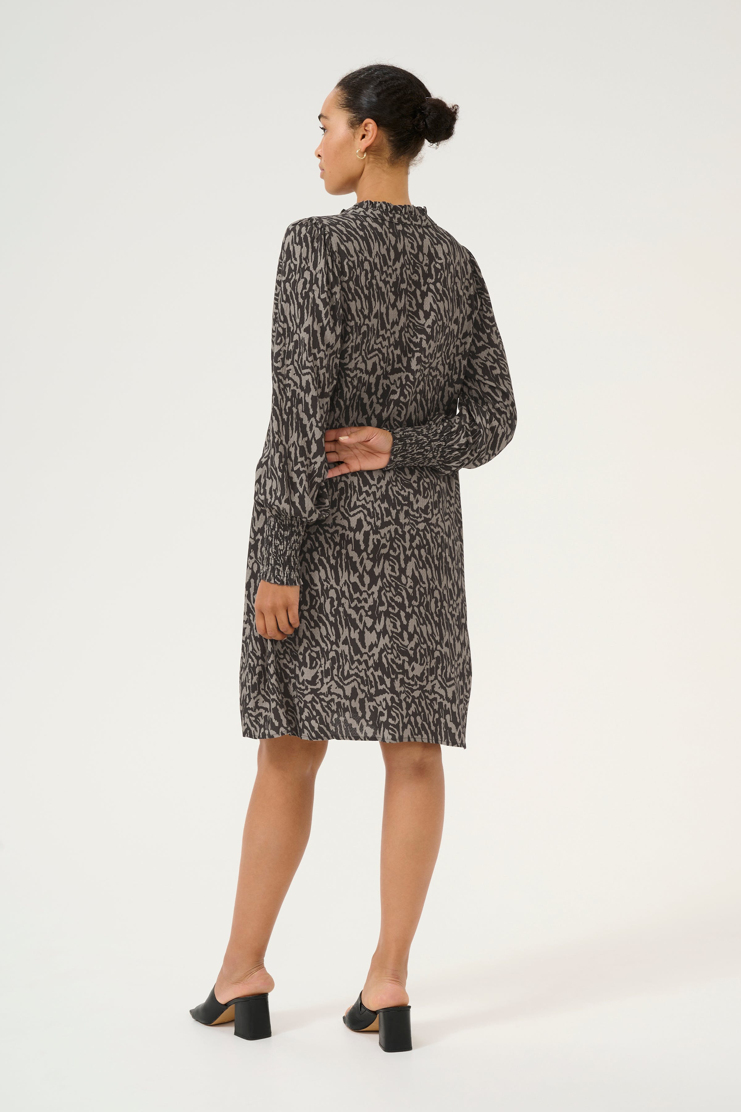 KAmathilde Kleid LOOKBOOK BACK 10509495-106937