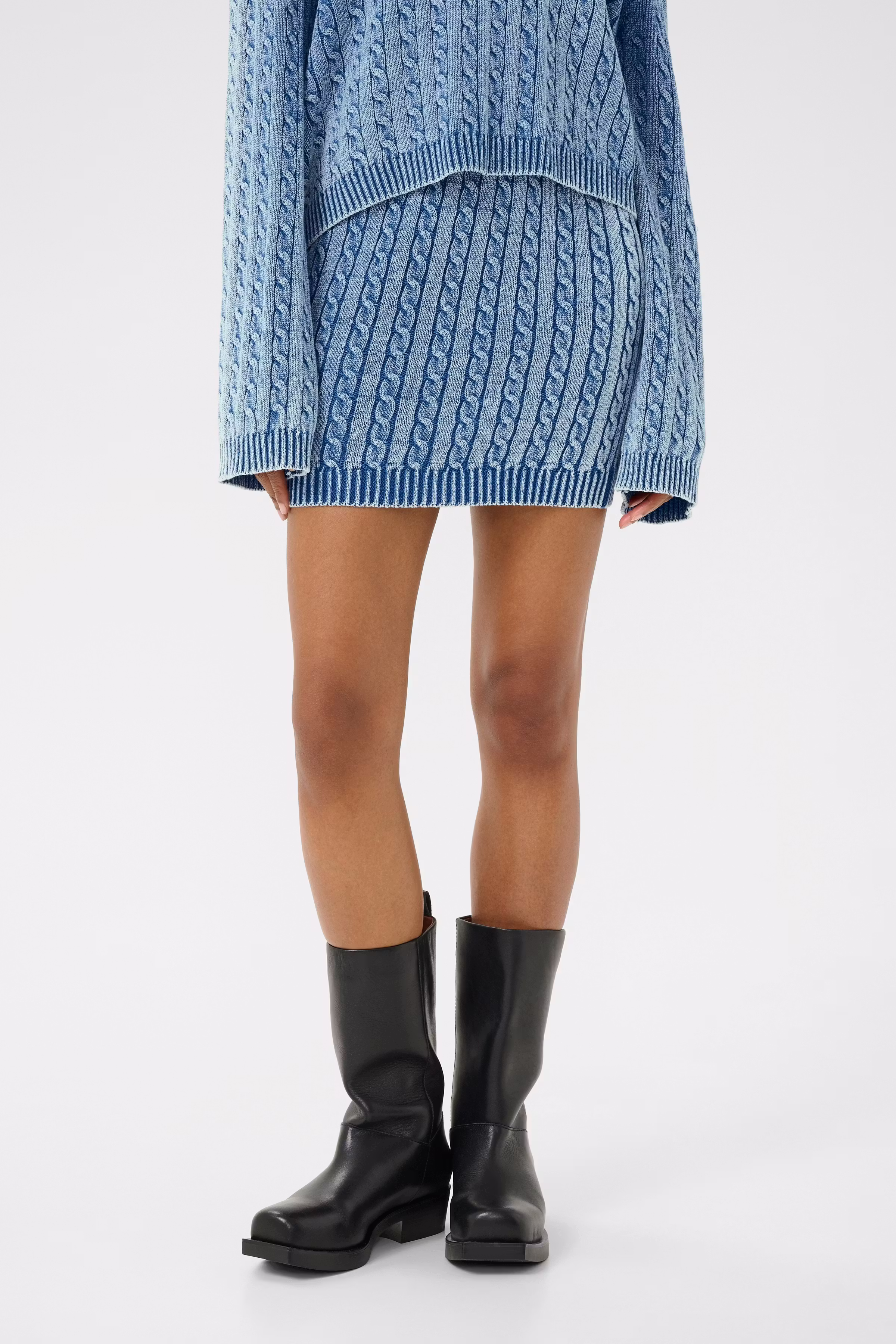 GZwanda Skirt LOOKBOOK FRONT 10909976-107525