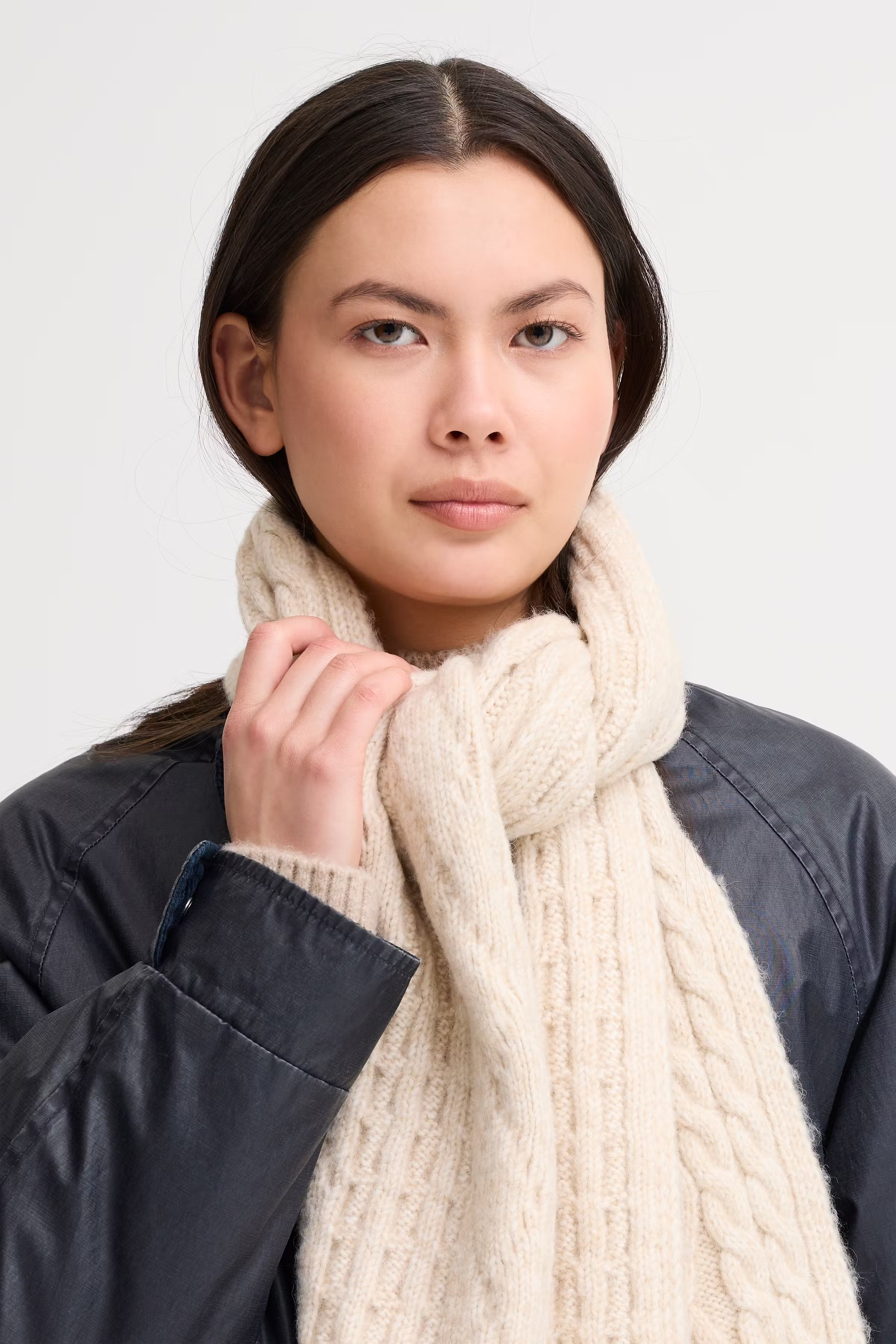 IALUCY Skjerf LOOKBOOK DETAIL 20124378-1304011