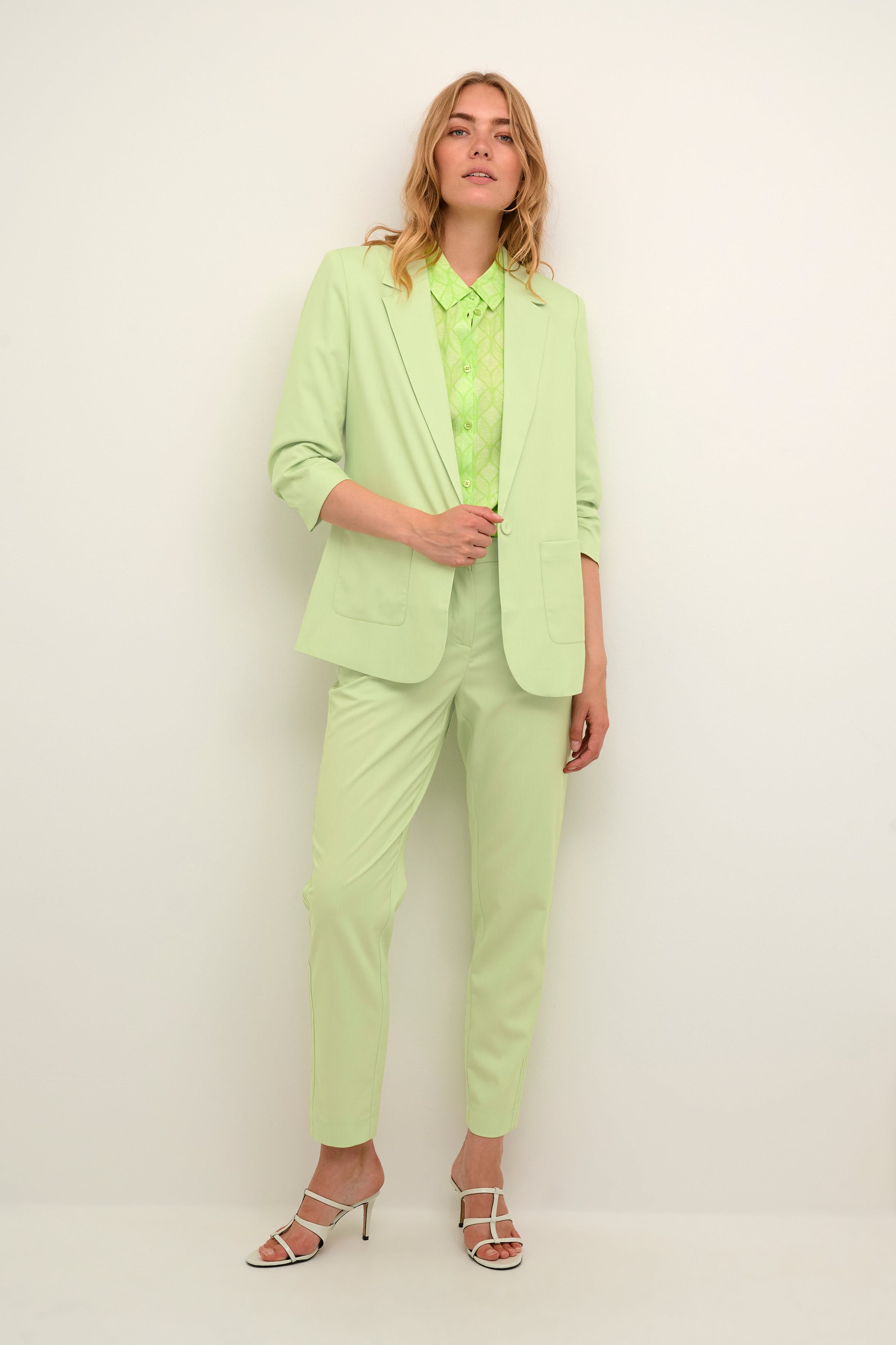 CRCocamia Blazer LOOKBOOK FRONT 10612446-105584