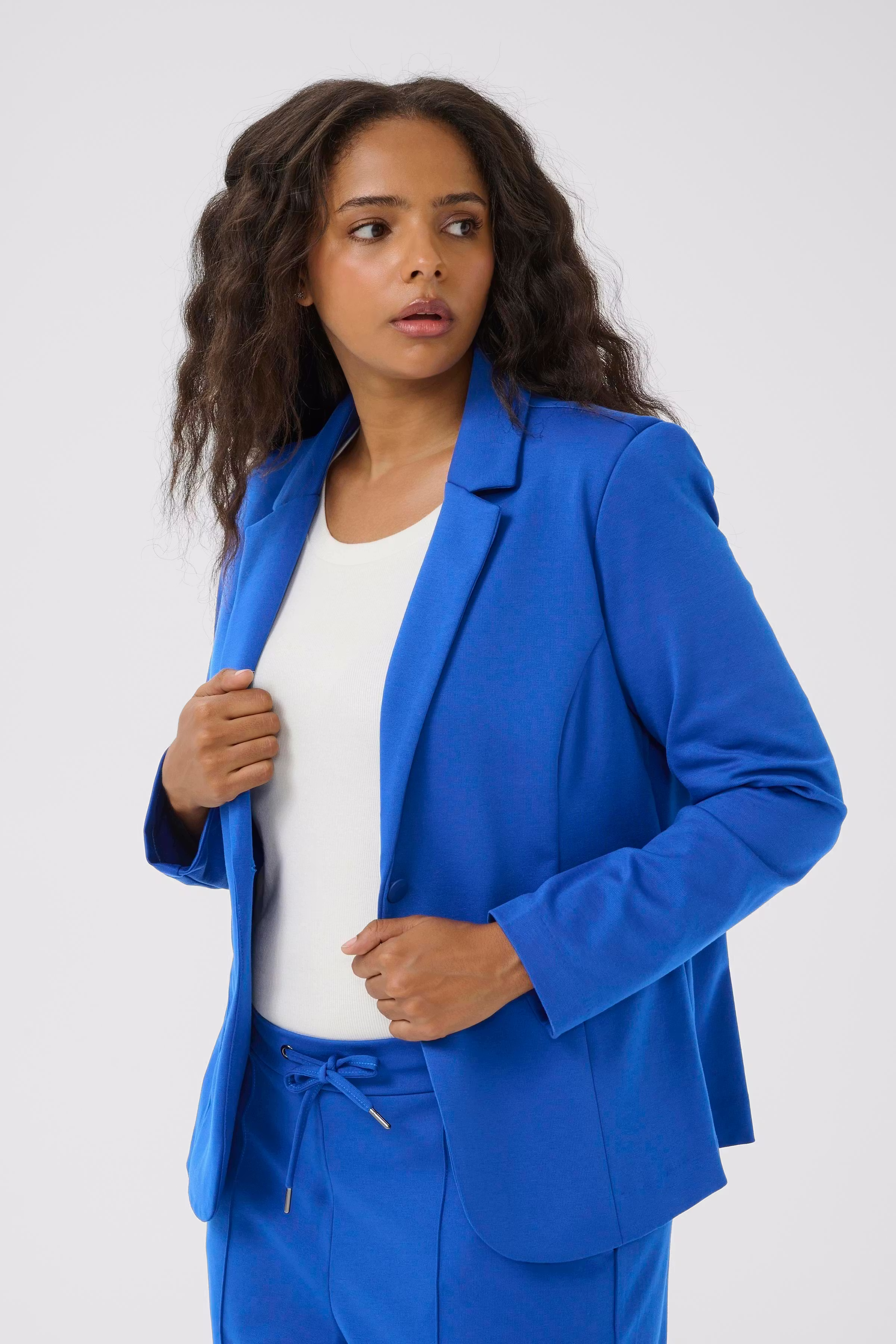 KCjenna Blazer LOOKBOOK FRONT 10582130-193952