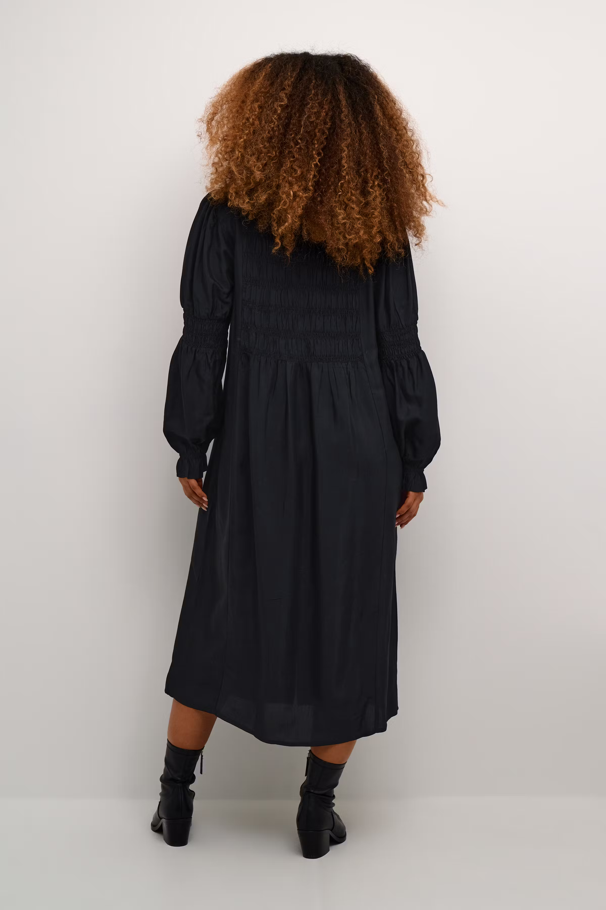 CRHenva Kjole LOOKBOOK BACK 10650702-100120