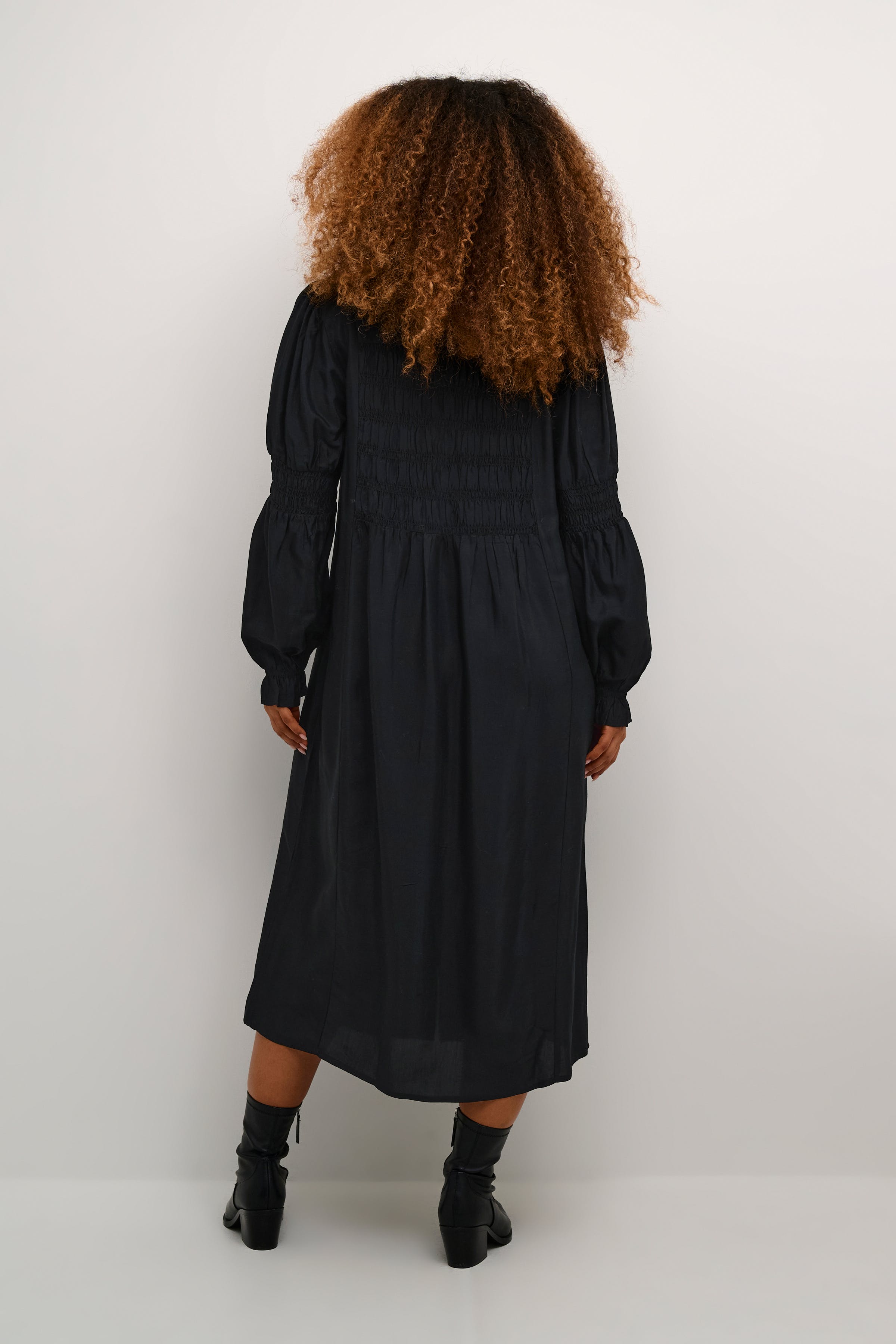 CRHenva Kjole LOOKBOOK BACK 10650702-100120