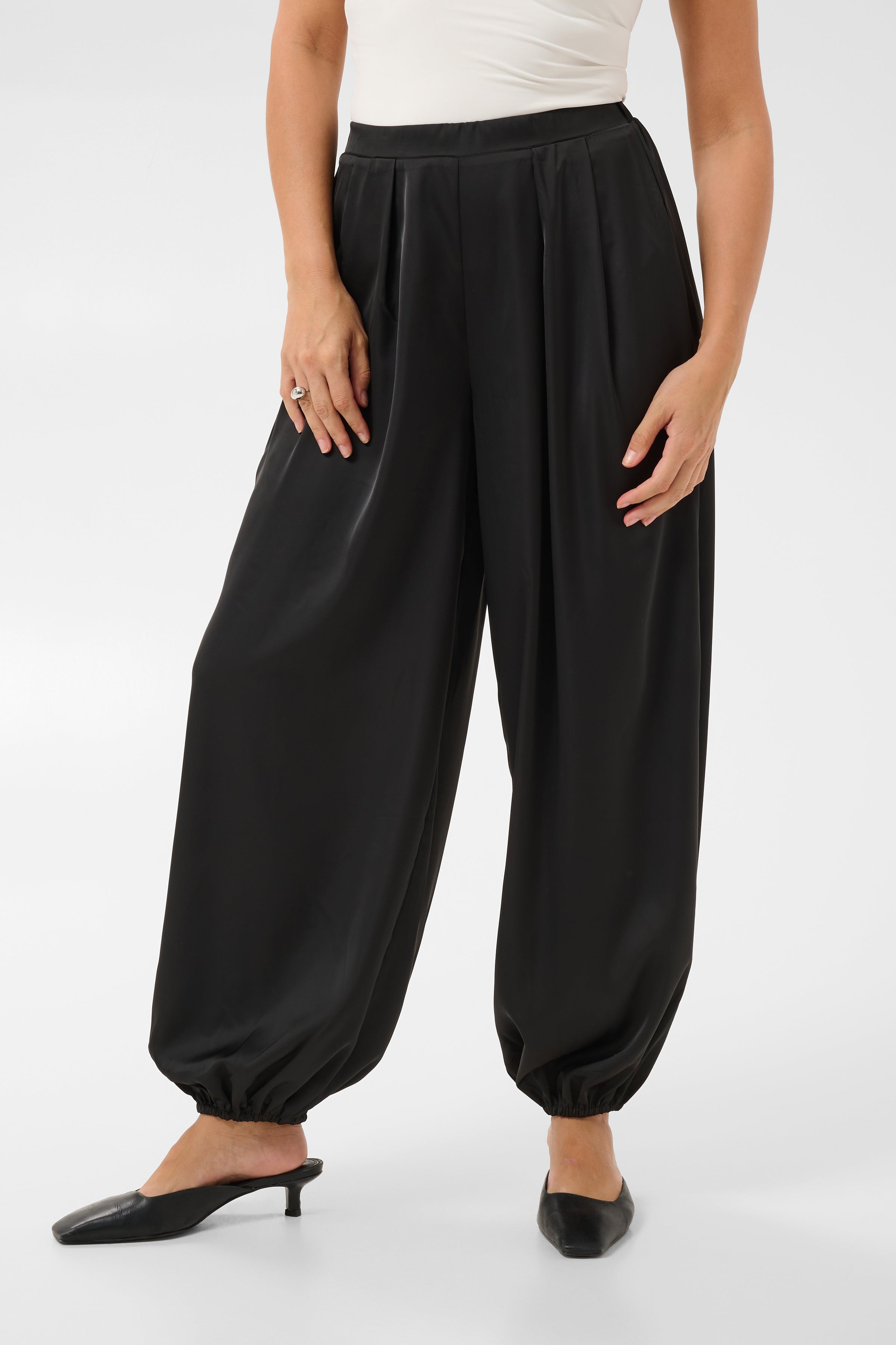 KAfaye Hose LOOKBOOK FRONT 10513193-194008