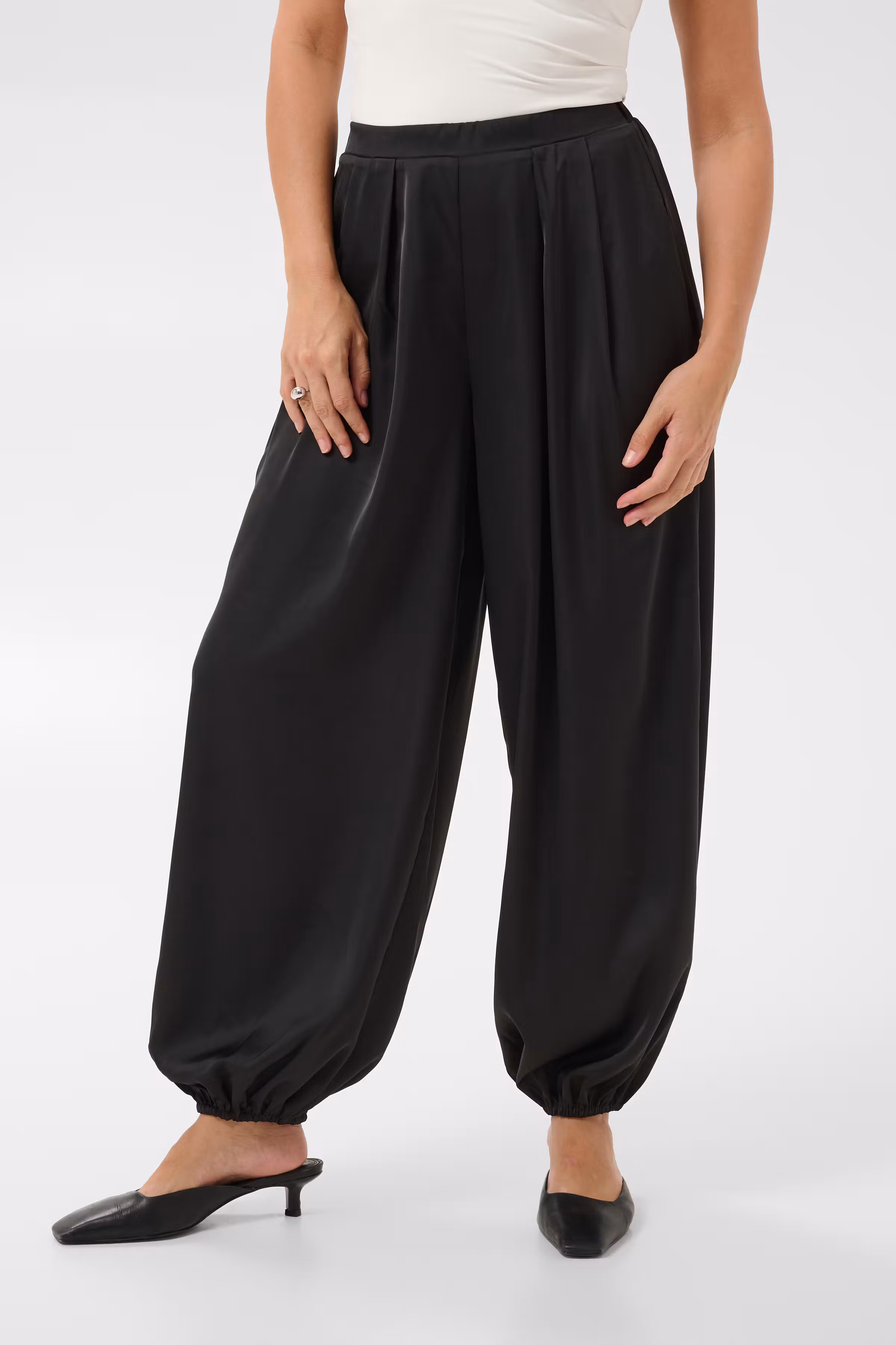 KAfaye Hose LOOKBOOK FRONT 10513193-194008