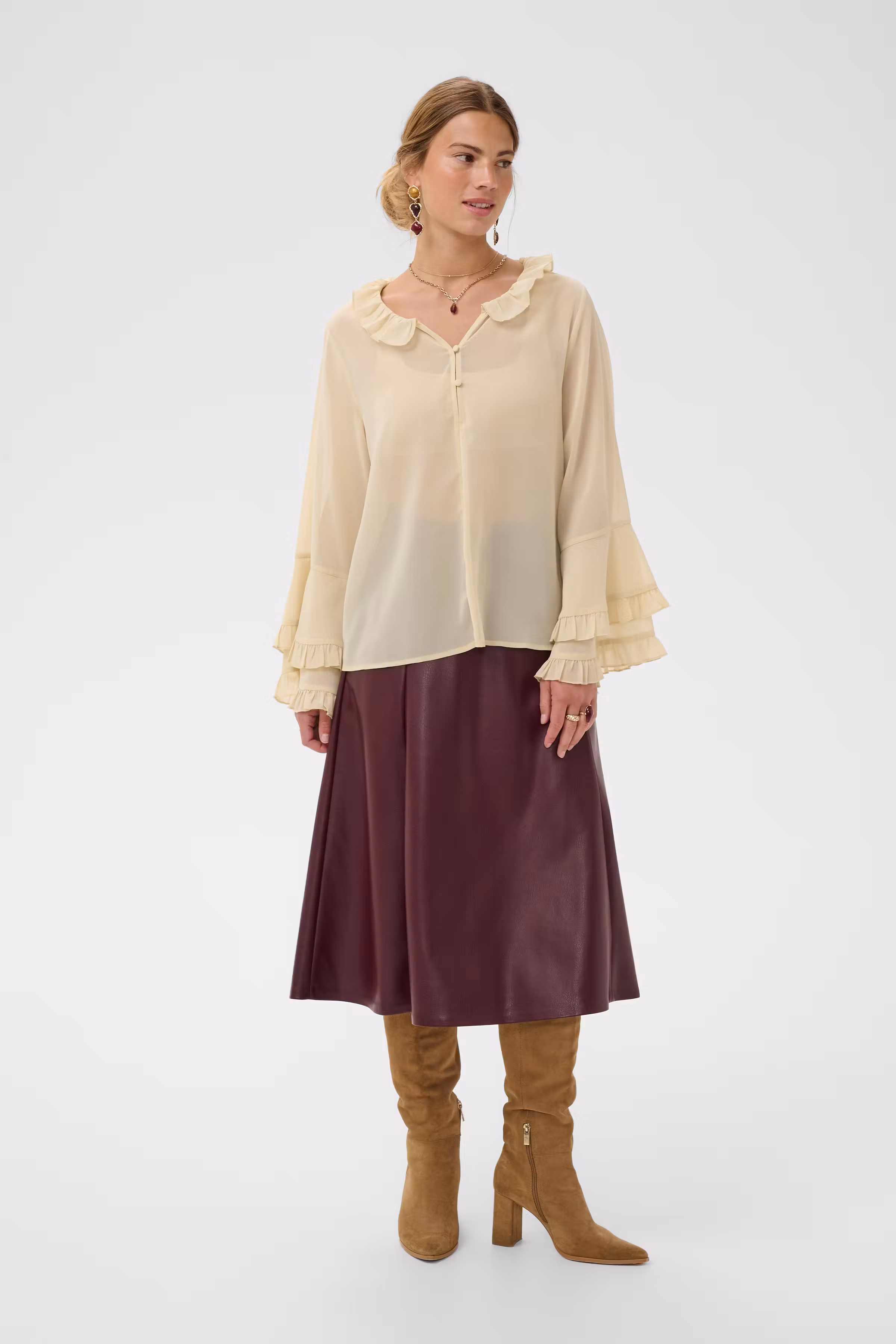 CRFlouncy Bluse LOOKBOOK FRONT 10615646-130401