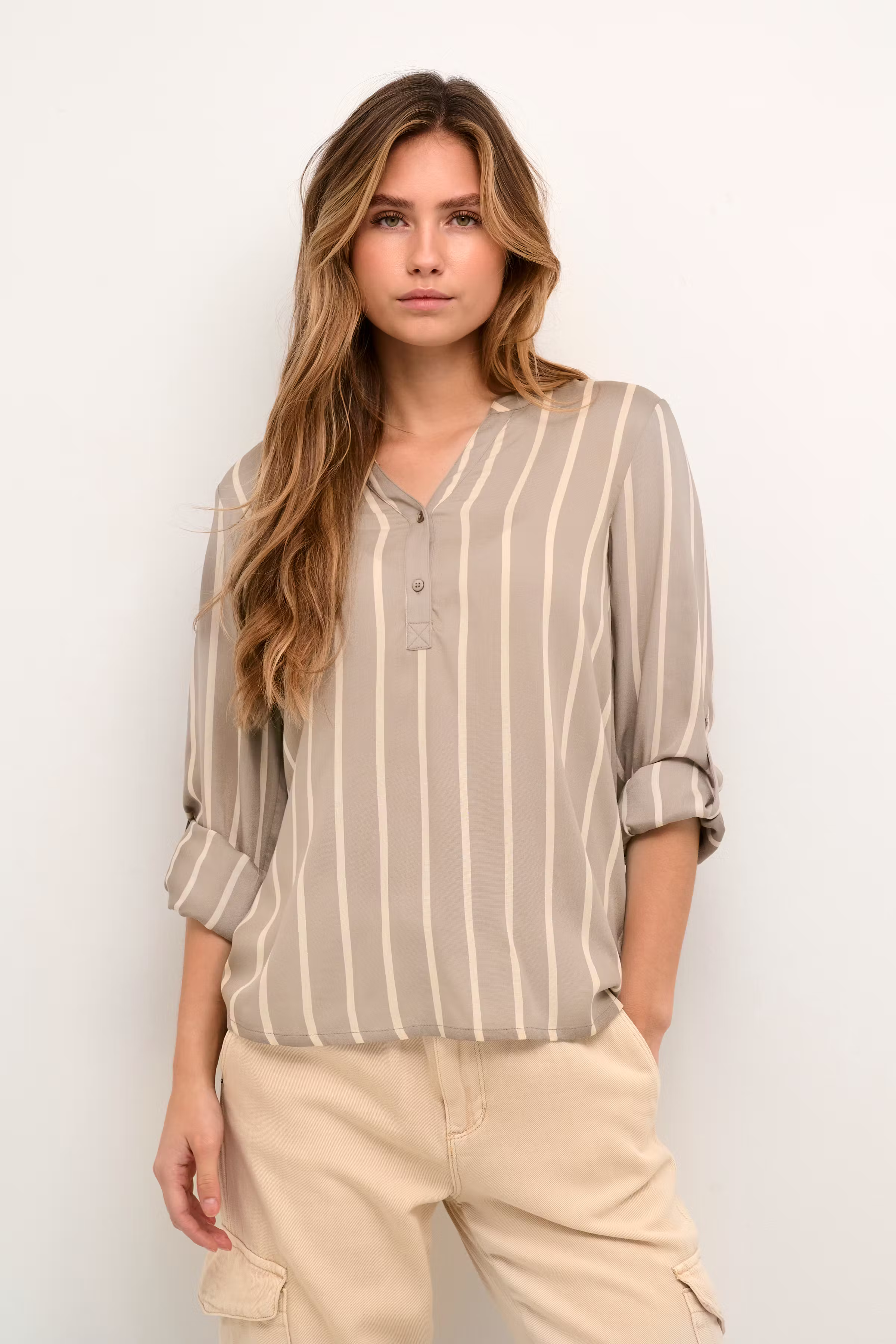 KAstridy Bluse LOOKBOOK FRONT 10504279-104249