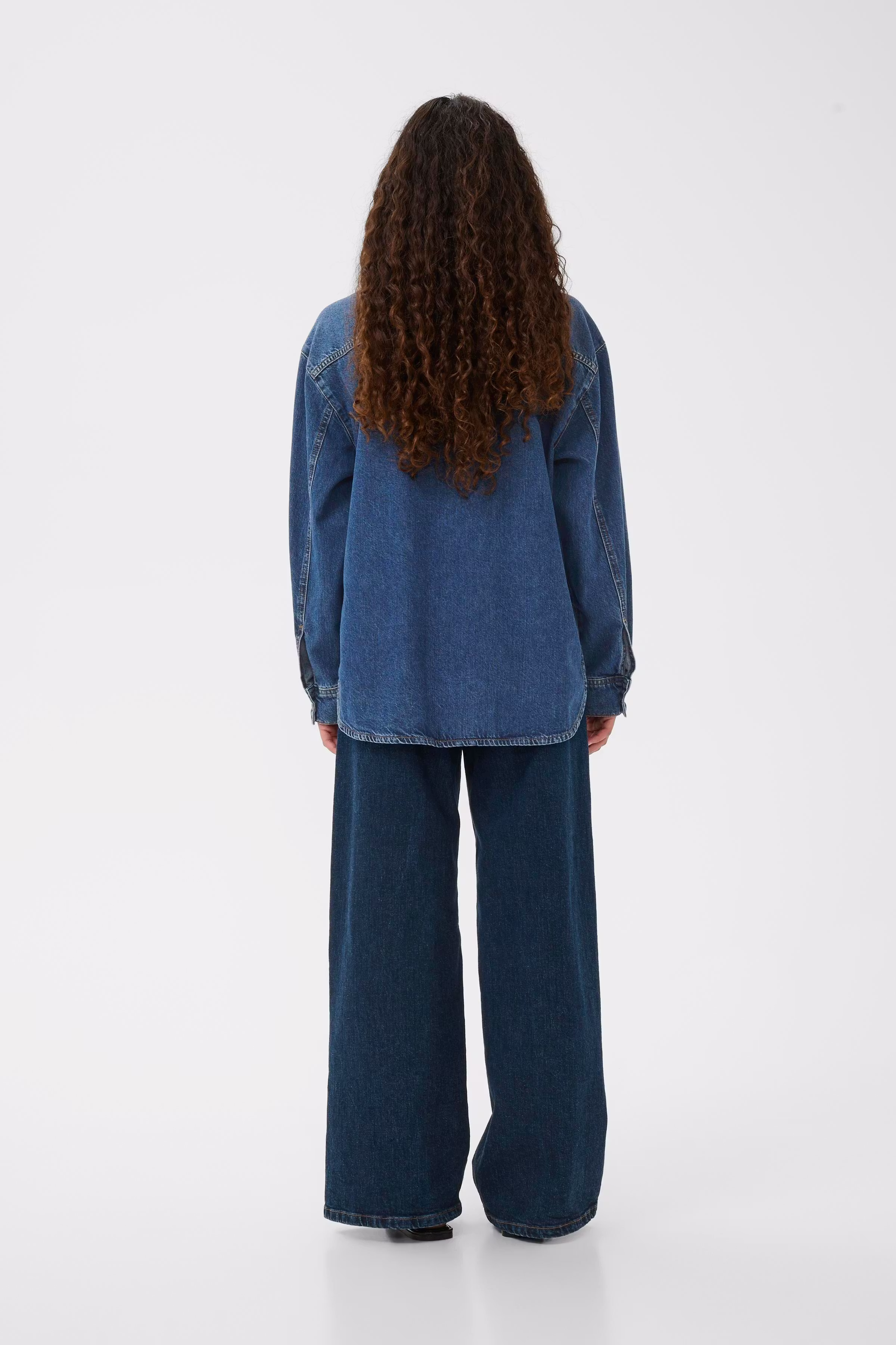 NaavaIW Shirt LOOKBOOK BACK 30110844-300325