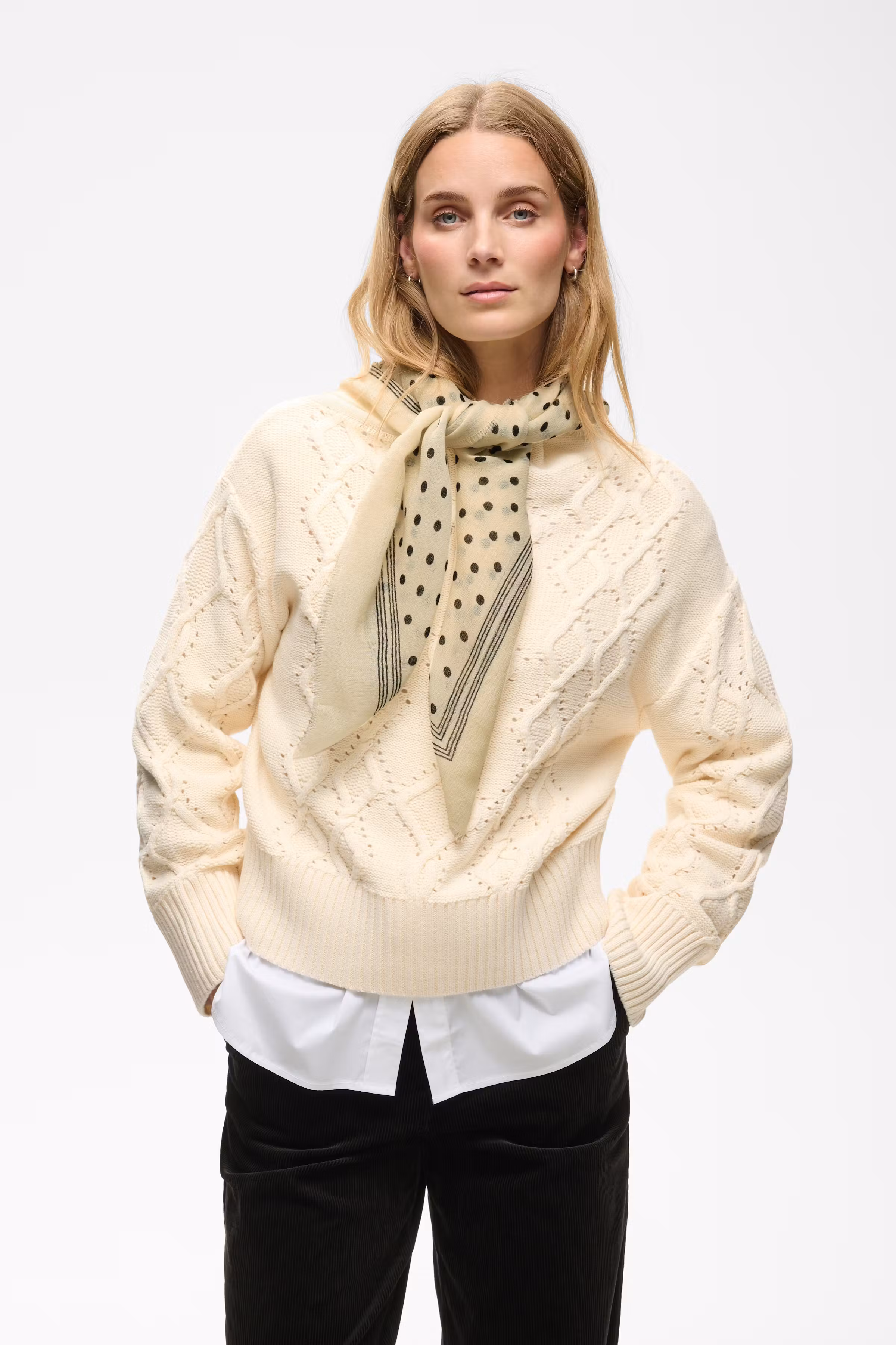 CelestaPW Sjaal LOOKBOOK FRONT 30310875-305313