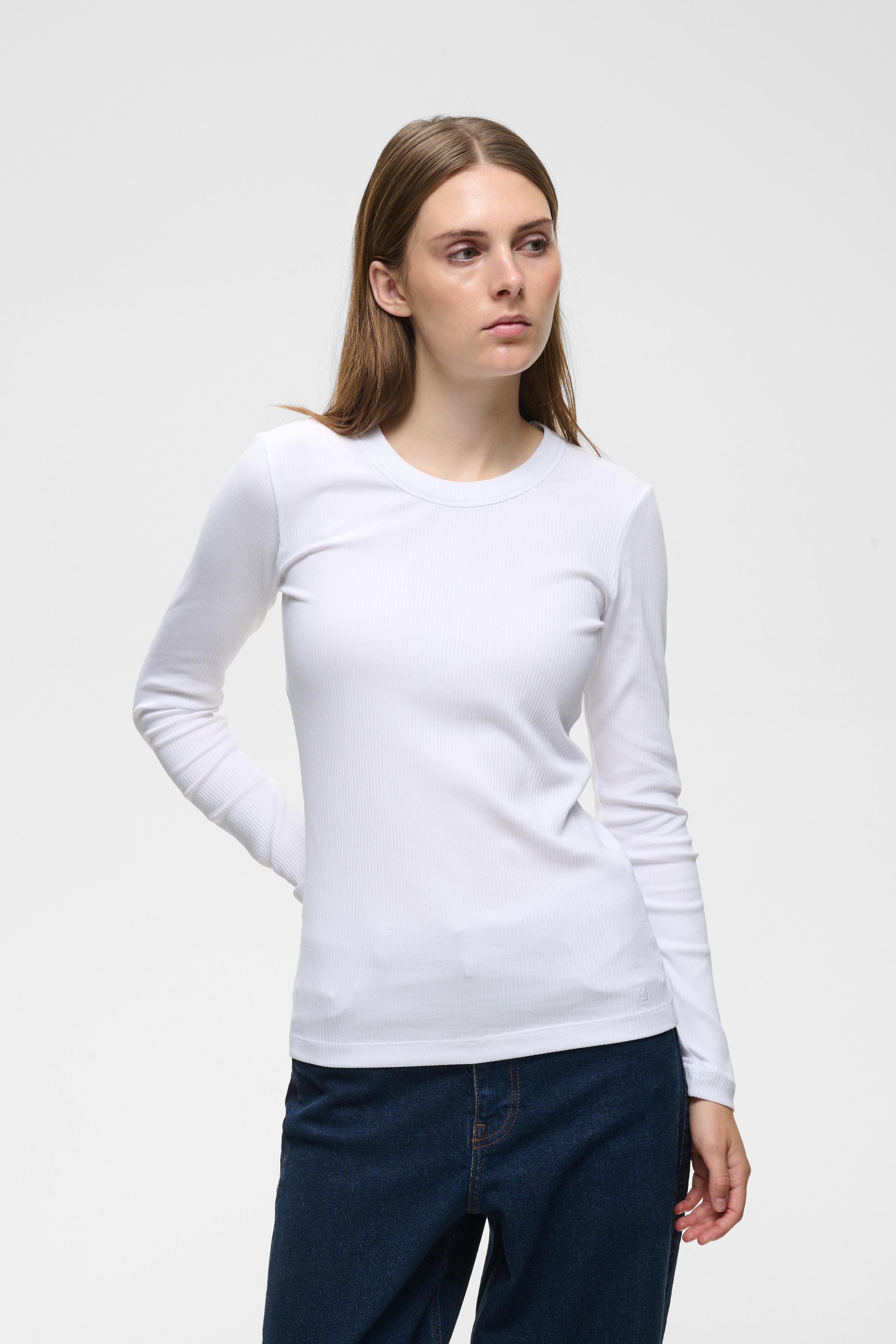 DagnaIW T-shirt LOOKBOOK FRONT 30106649-300001