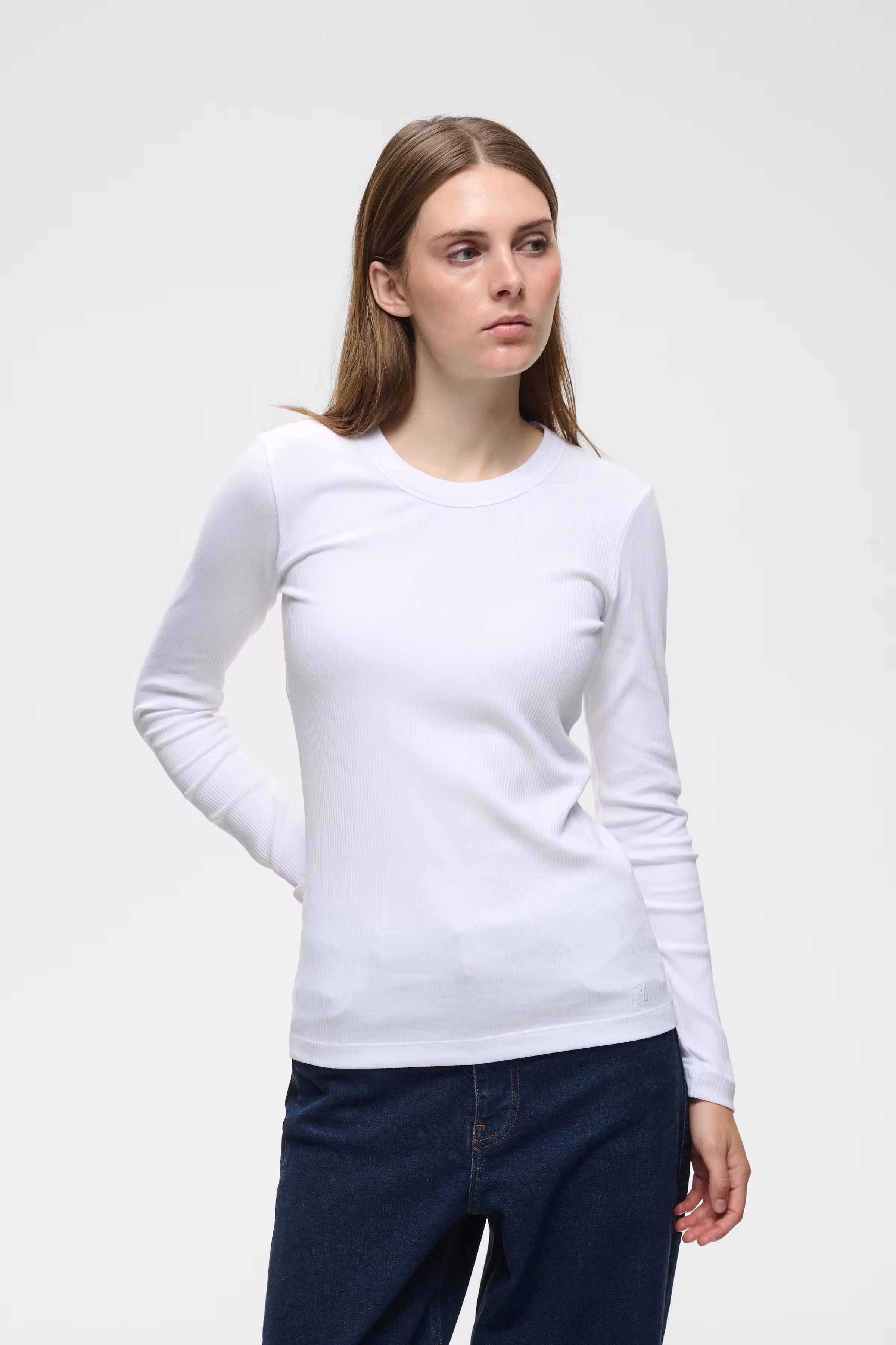 DagnaIW T-shirt LOOKBOOK FRONT 30106649-300001
